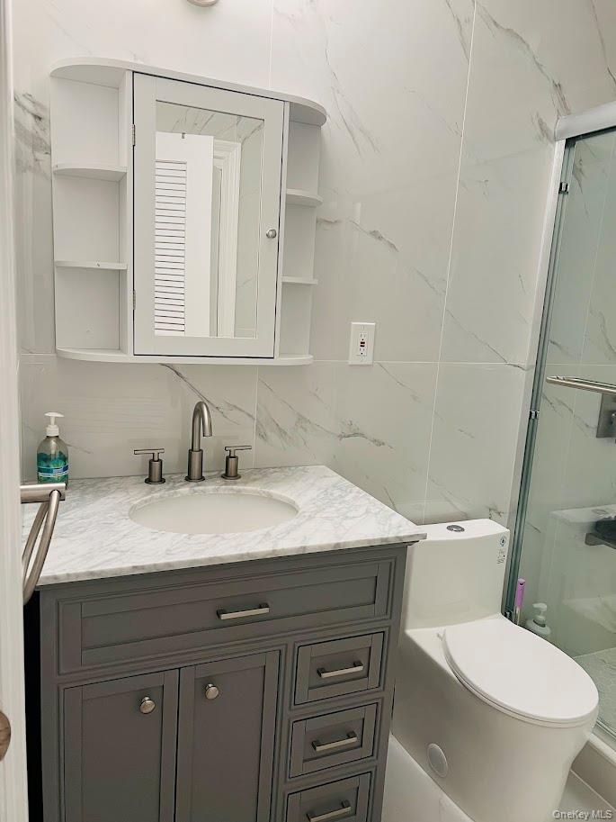 #17 photo, 18 Sherwood Lane, Roslyn Heights , NY 11577