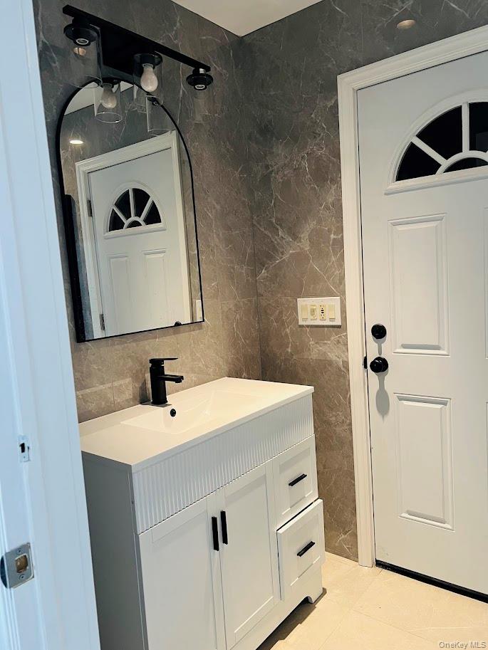 #19 photo, 18 Sherwood Lane, Roslyn Heights , NY 11577