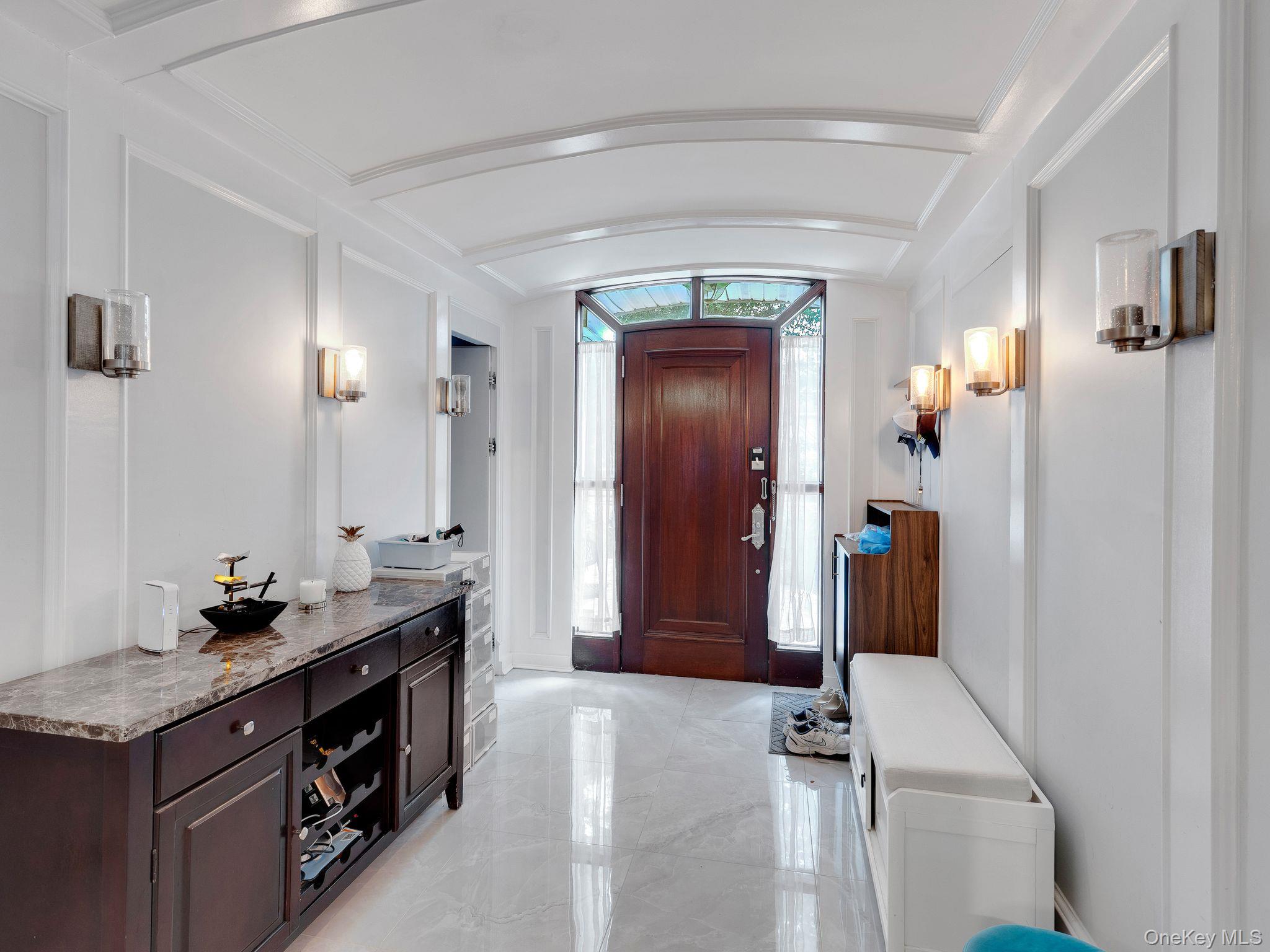 #2 photo, 18 Sherwood Lane, Roslyn Heights , NY 11577