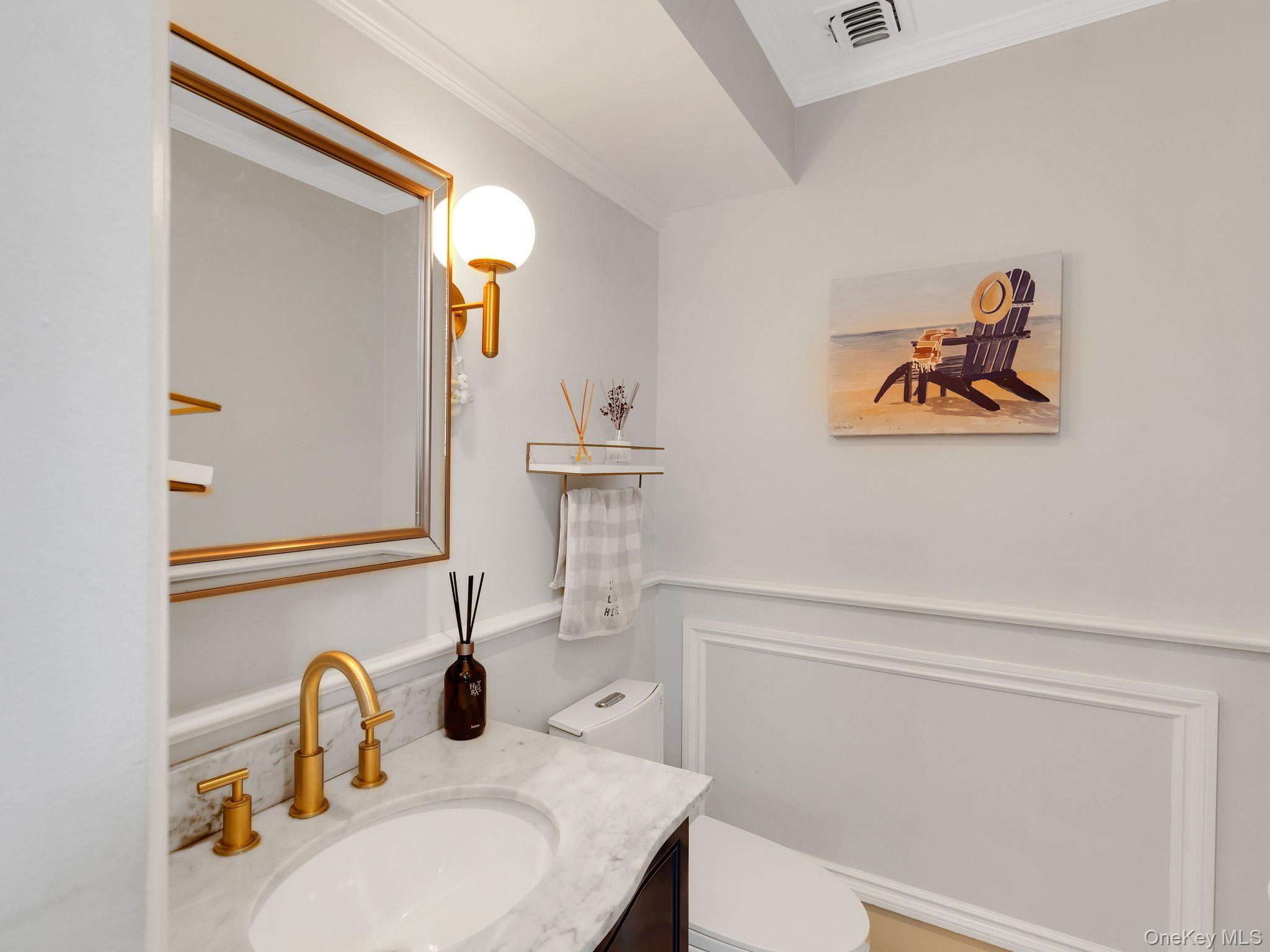 #3 photo, 18 Sherwood Lane, Roslyn Heights , NY 11577