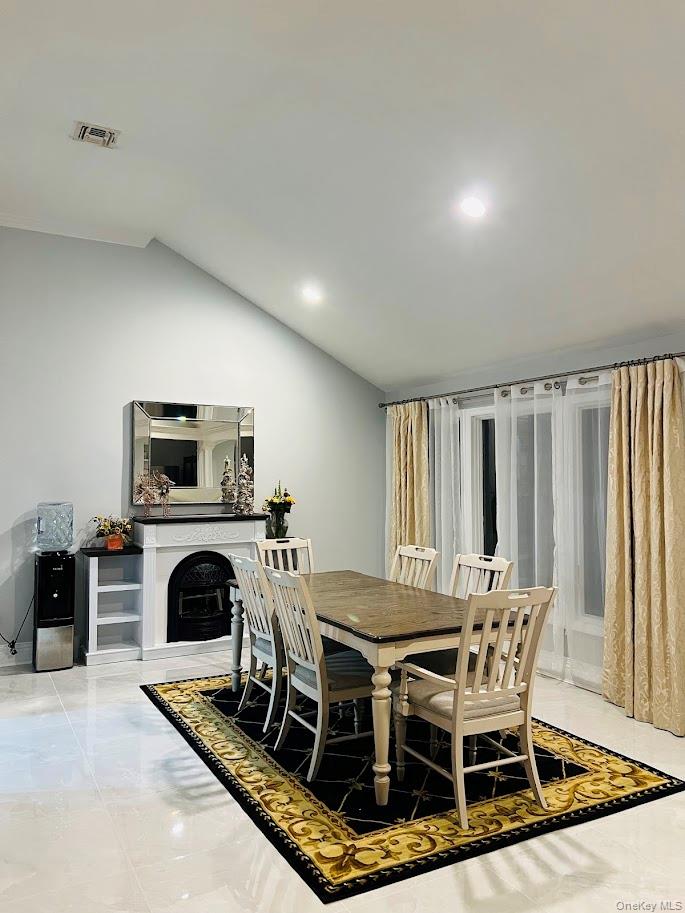 #8 photo, 18 Sherwood Lane, Roslyn Heights , NY 11577