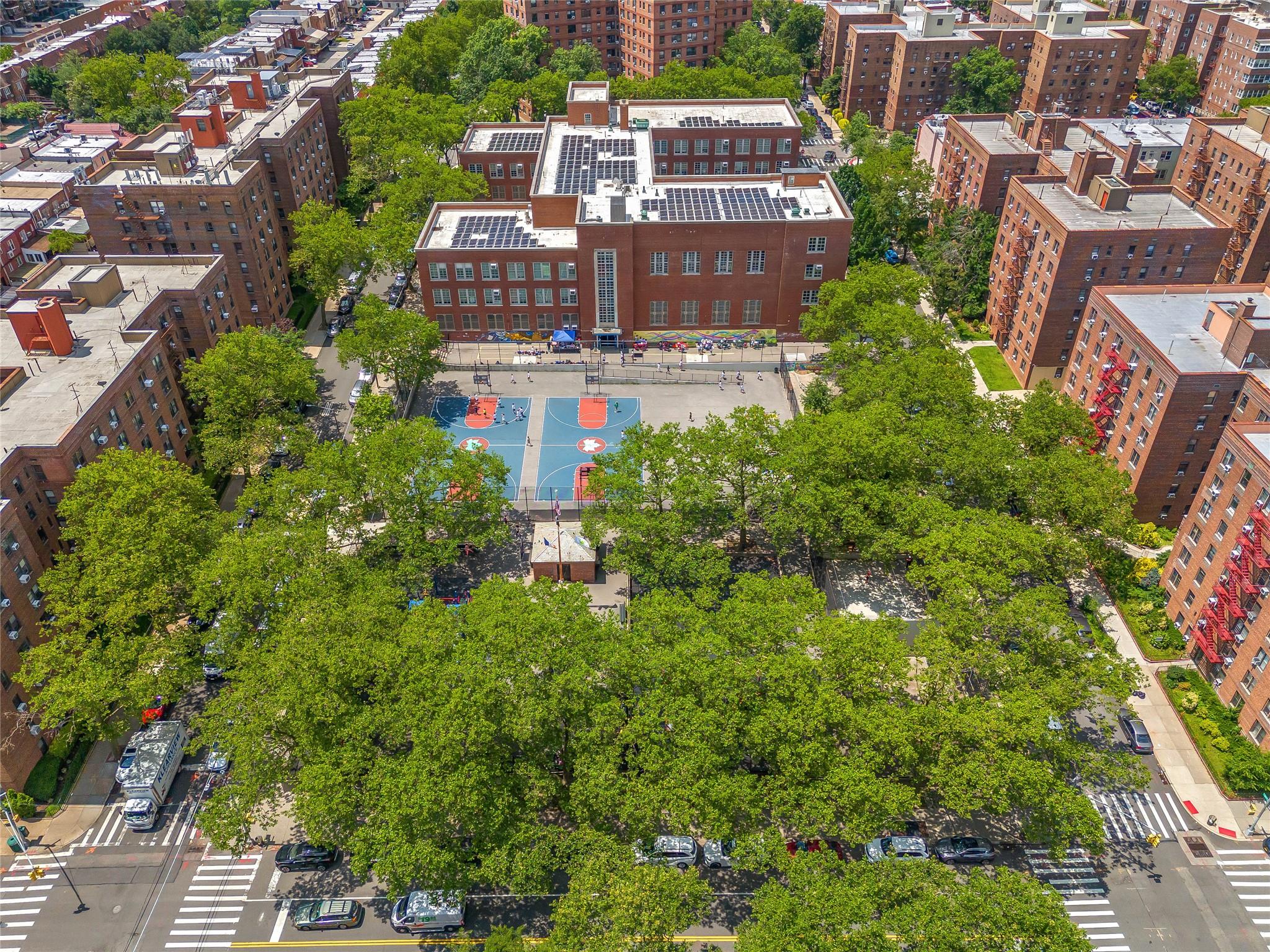 #6 photo, 64-05 Yellowstone Boulevard, クイーンズ区 Forest Hills , NY 11375