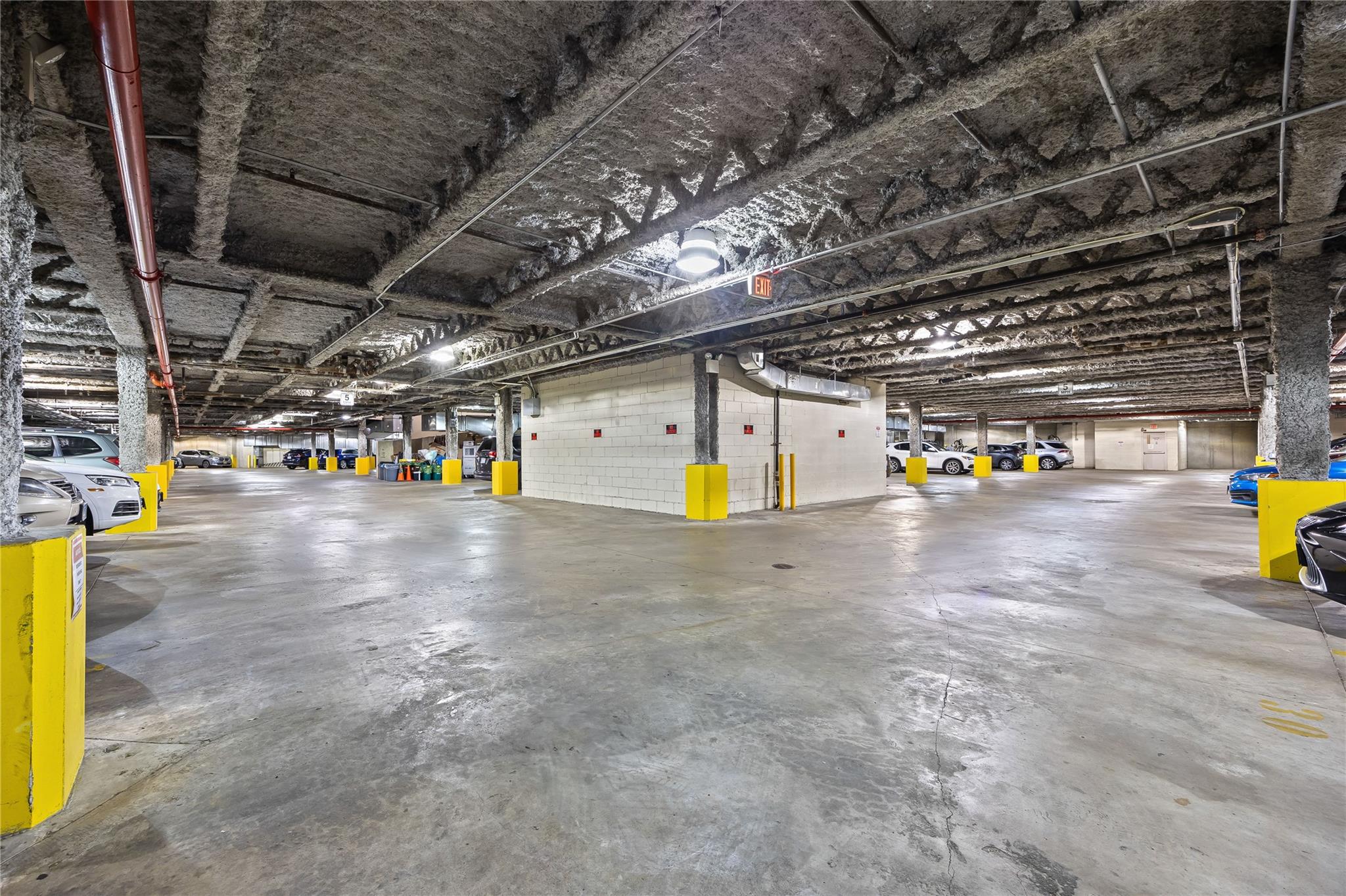 #8 photo, 64-05 Yellowstone Boulevard, クイーンズ区 Forest Hills , NY 11375