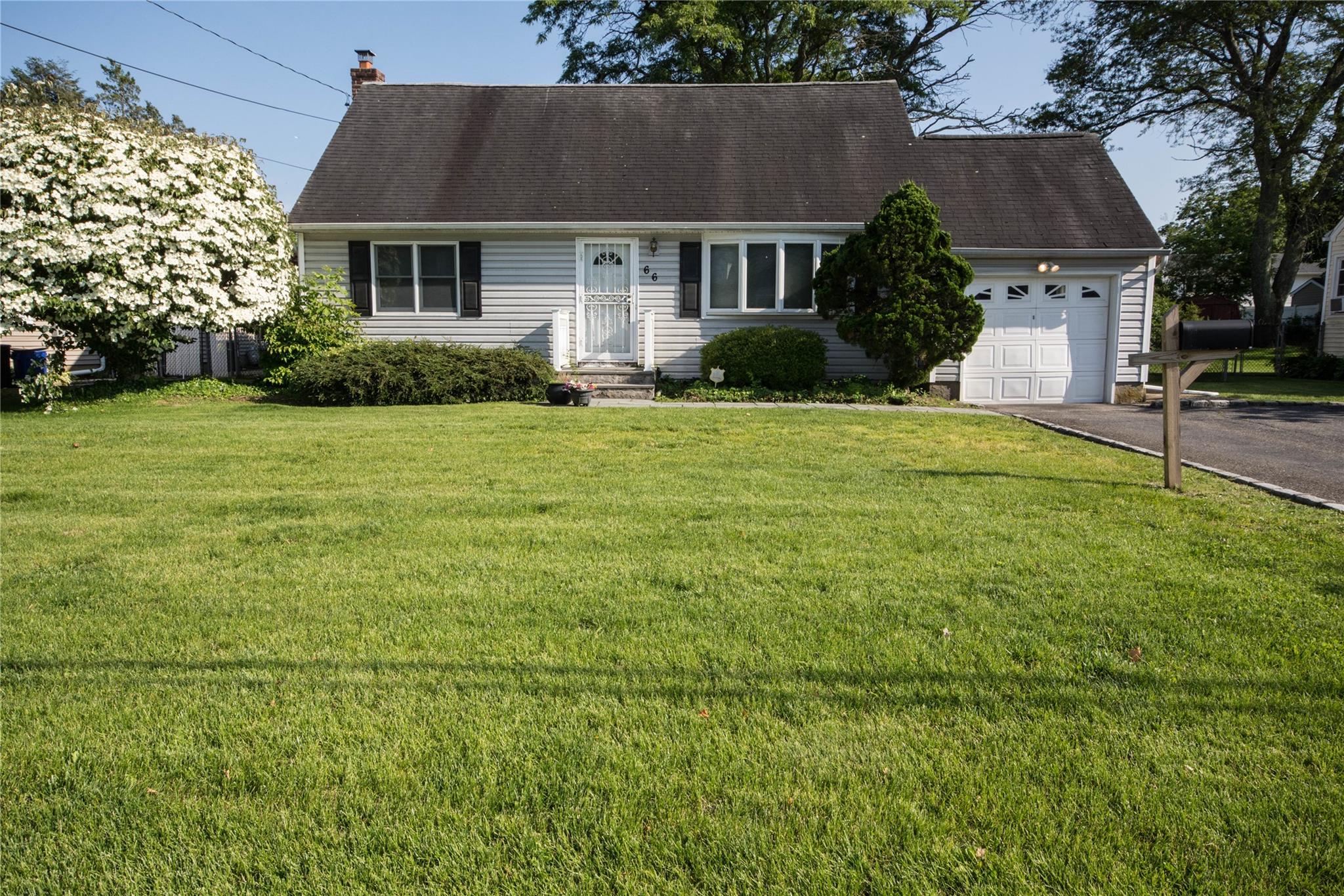 #1 photo, 66 Tippin Drive, سوفولك Huntington Station , NY 11746
