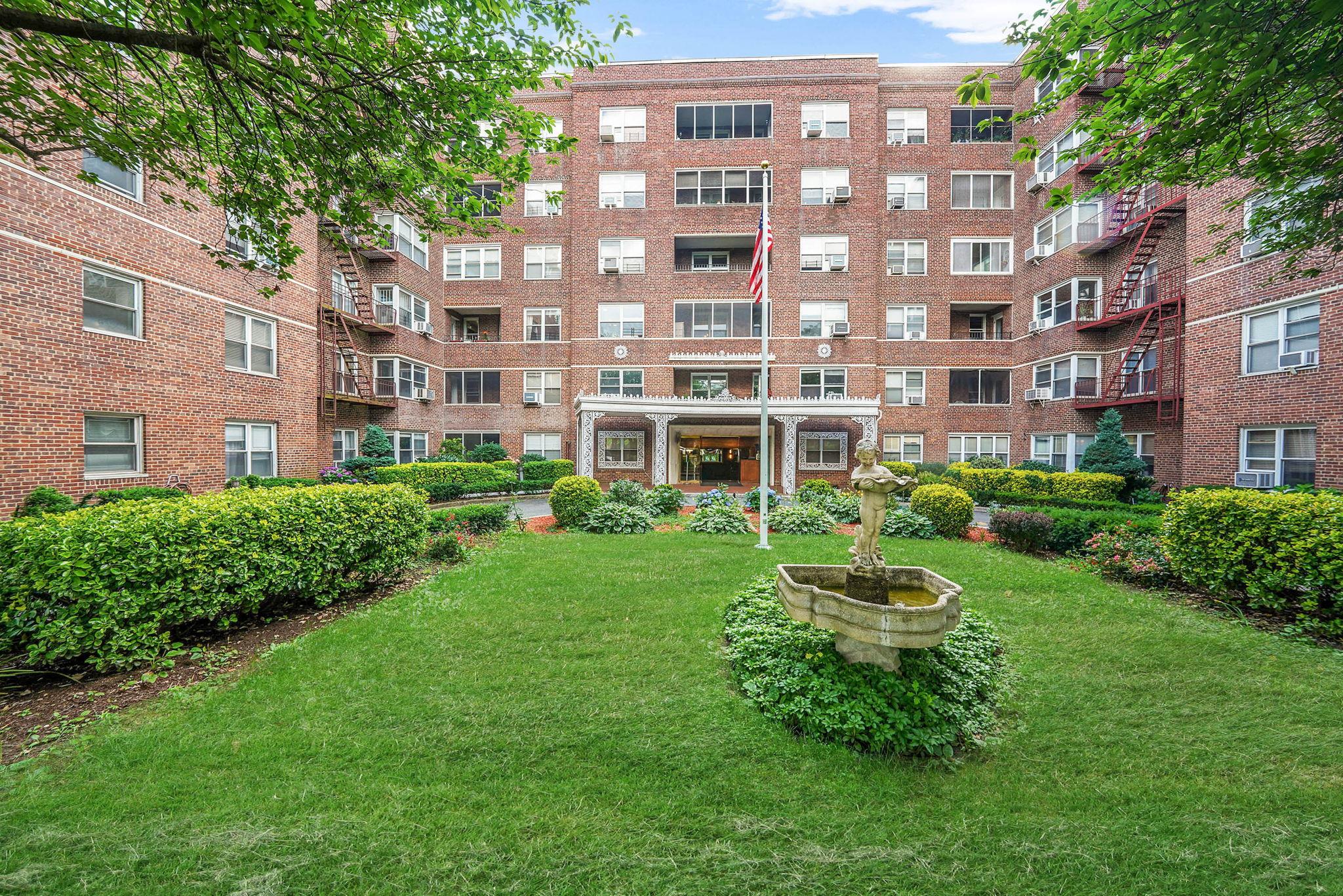 #5 photo, 67-66 108th Street, クイーンズ区 Forest Hills , NY 11375