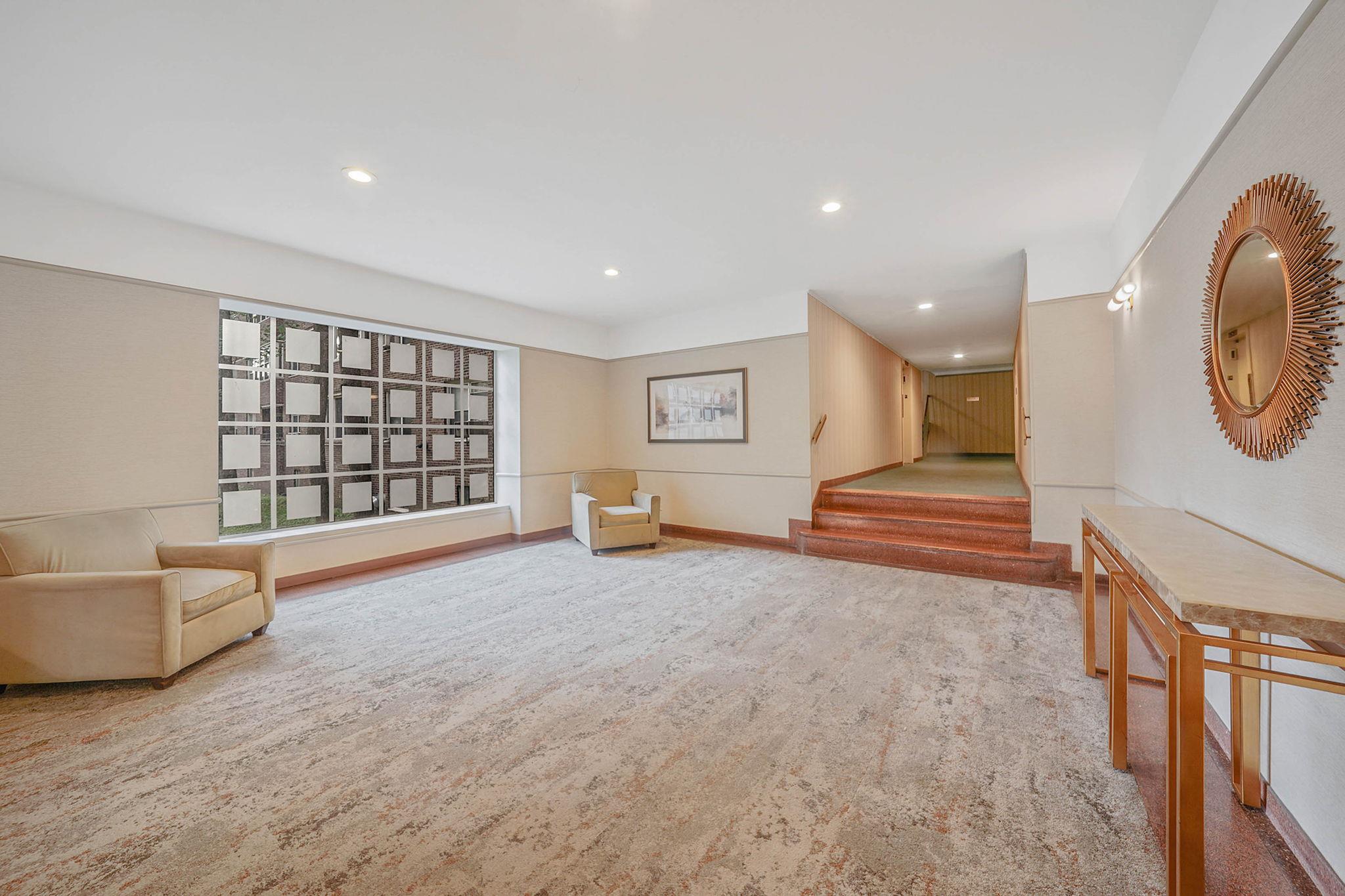 #9 photo, 67-66 108th Street, クイーンズ区 Forest Hills , NY 11375