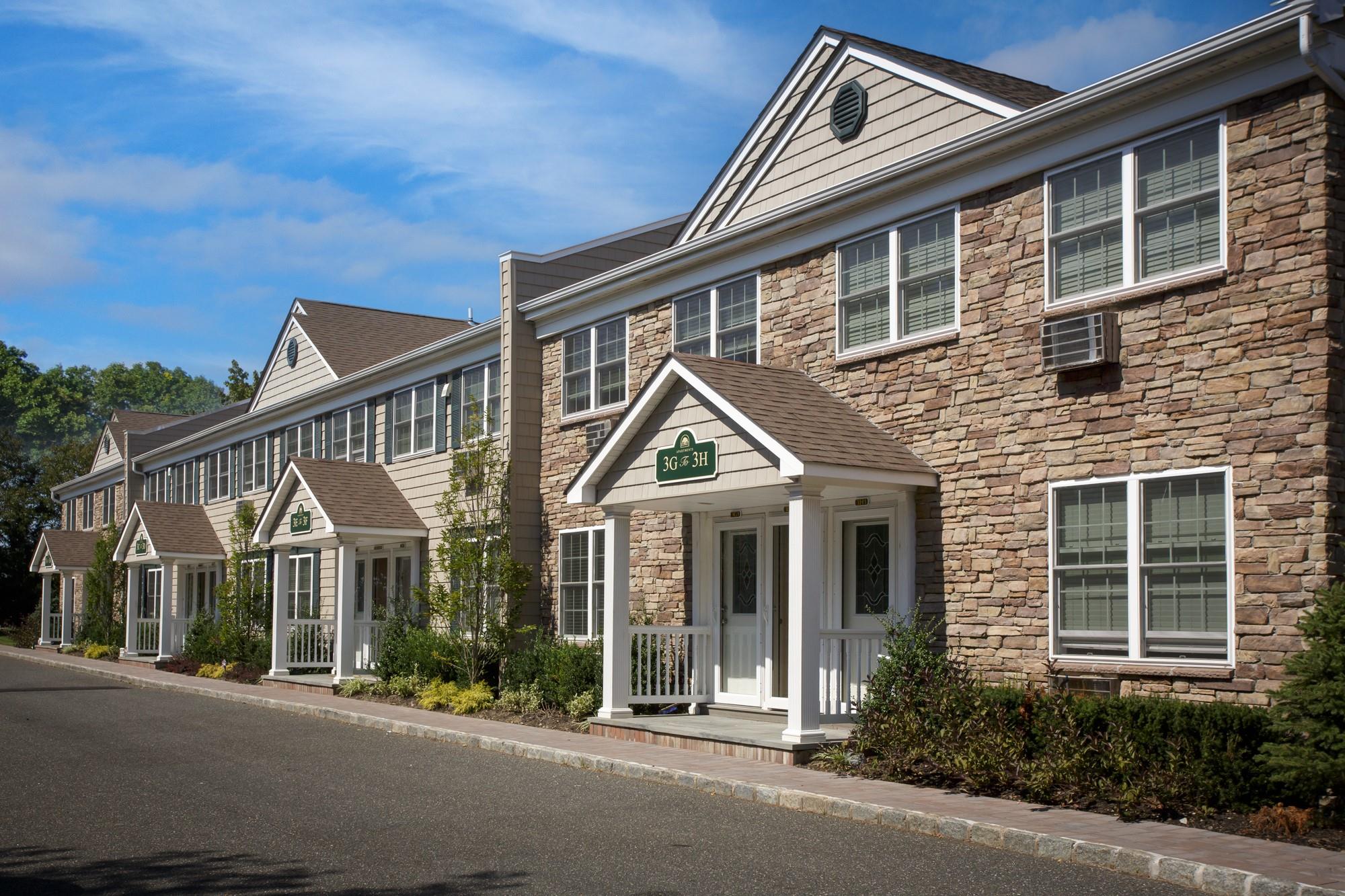#1 photo, 184 Hallock Road, 東長島 Lake Grove , NY 11755