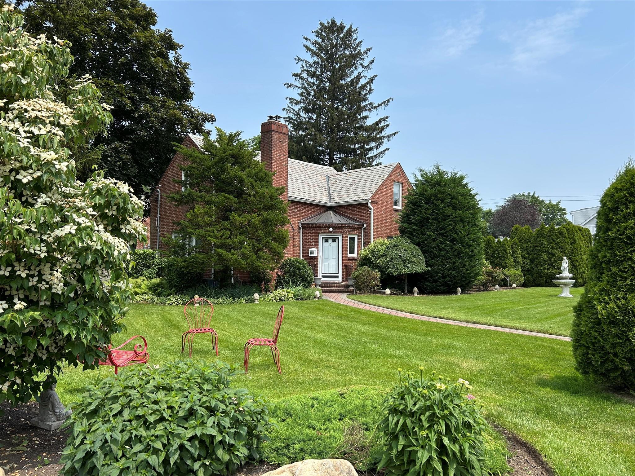 #1 photo, 3 Carman Place, ناسو Glen Head , NY 11545