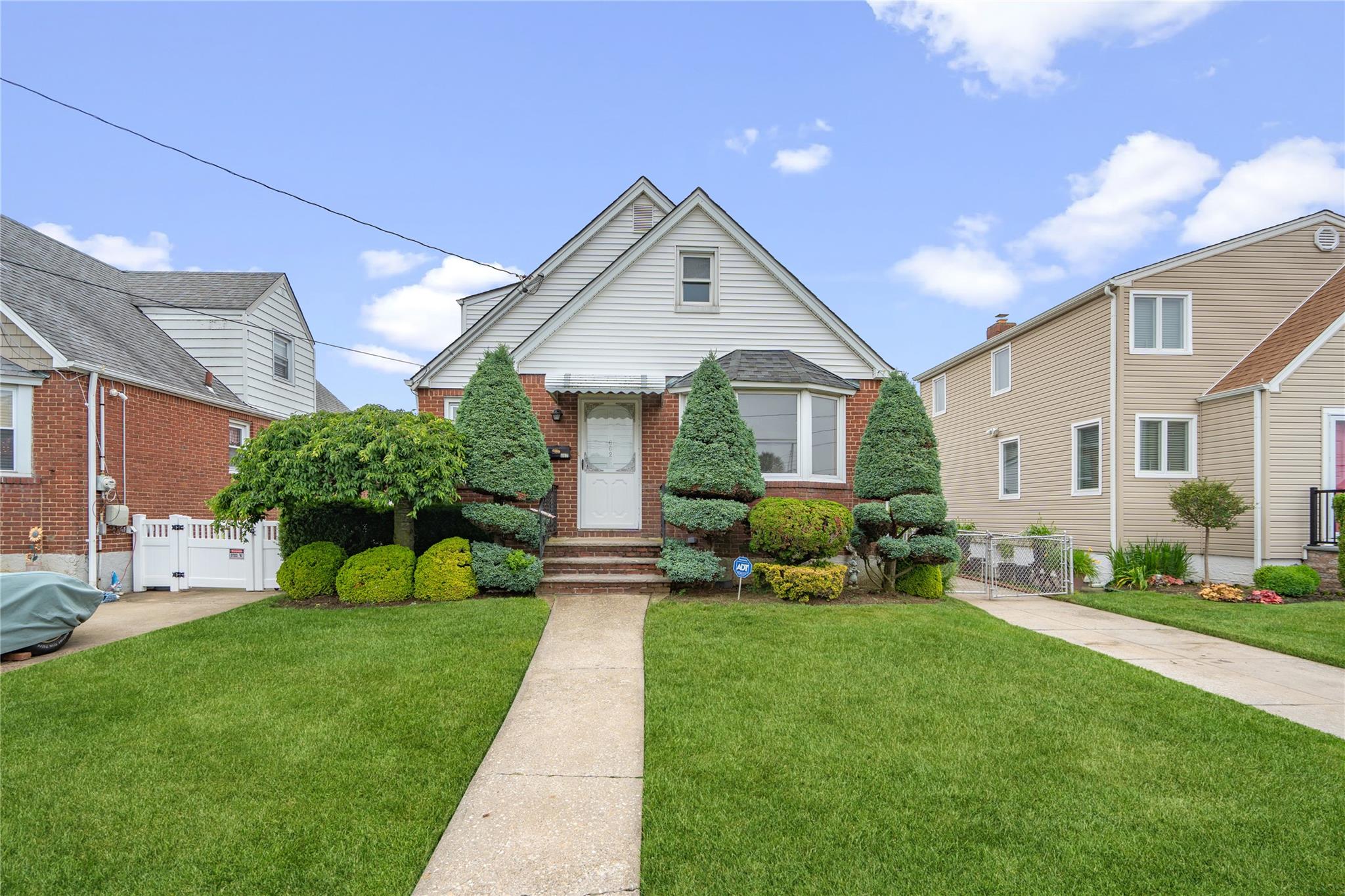 #1 photo, 662 Benris Avenue, 長島 Franklin Square , NY 11010