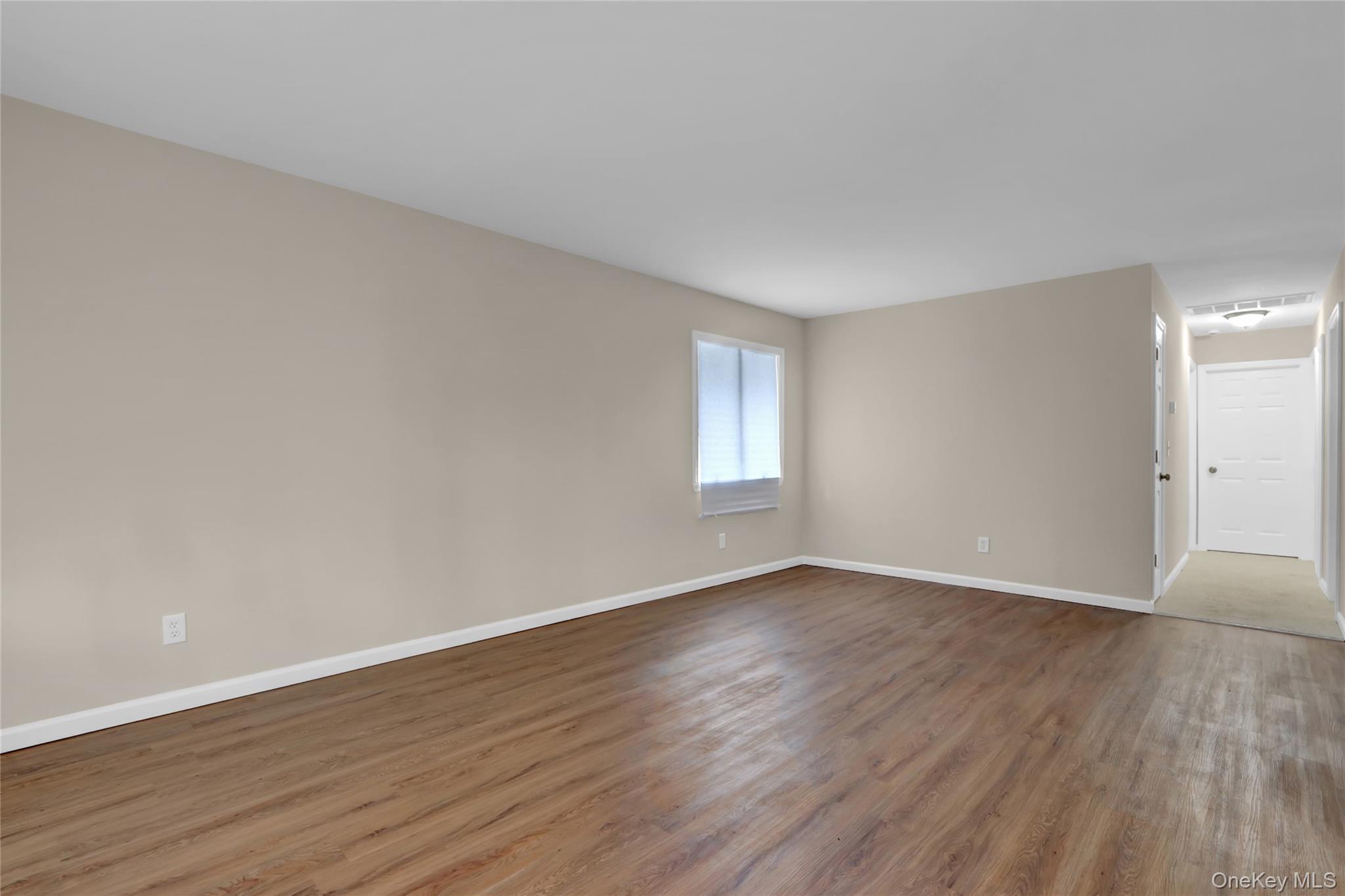 #4 photo, 96 Biltmore Drive, サフォーク郡 Mastic Beach , NY 11951