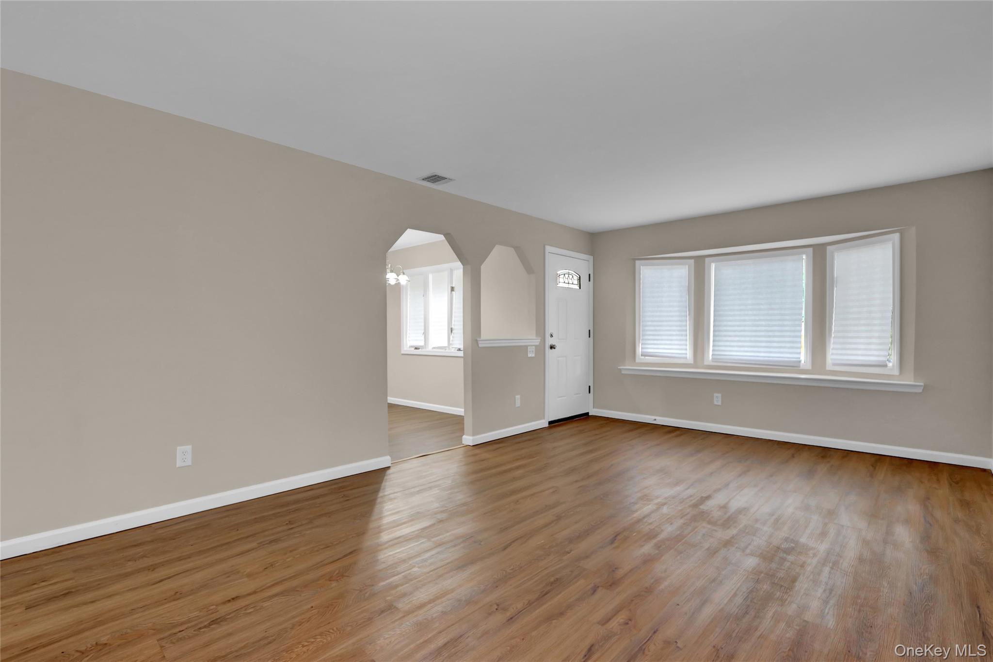 #5 photo, 96 Biltmore Drive, サフォーク郡 Mastic Beach , NY 11951