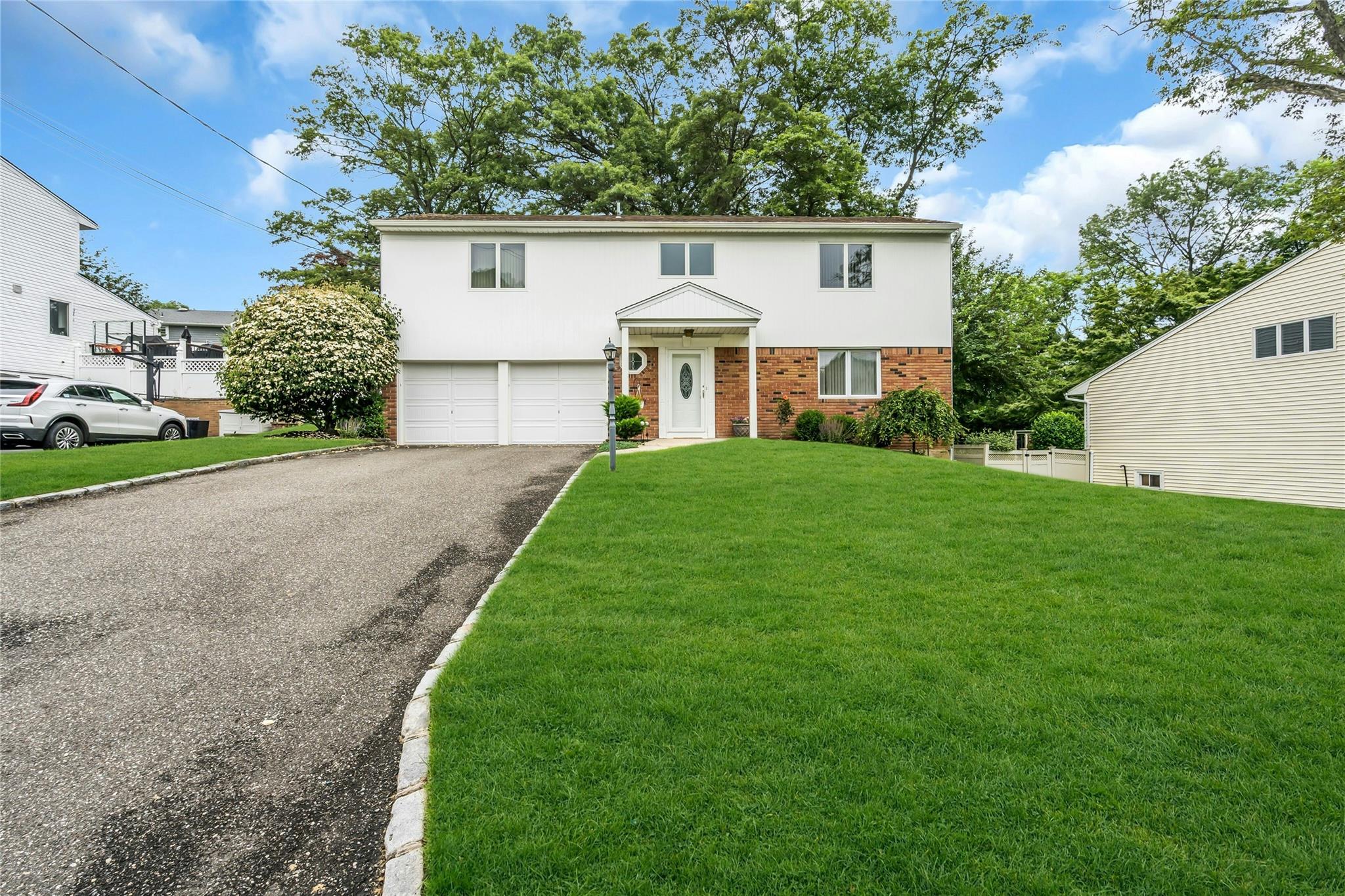 #1 photo, 185 Harvard Drive, ناسو Plainview , NY 11803