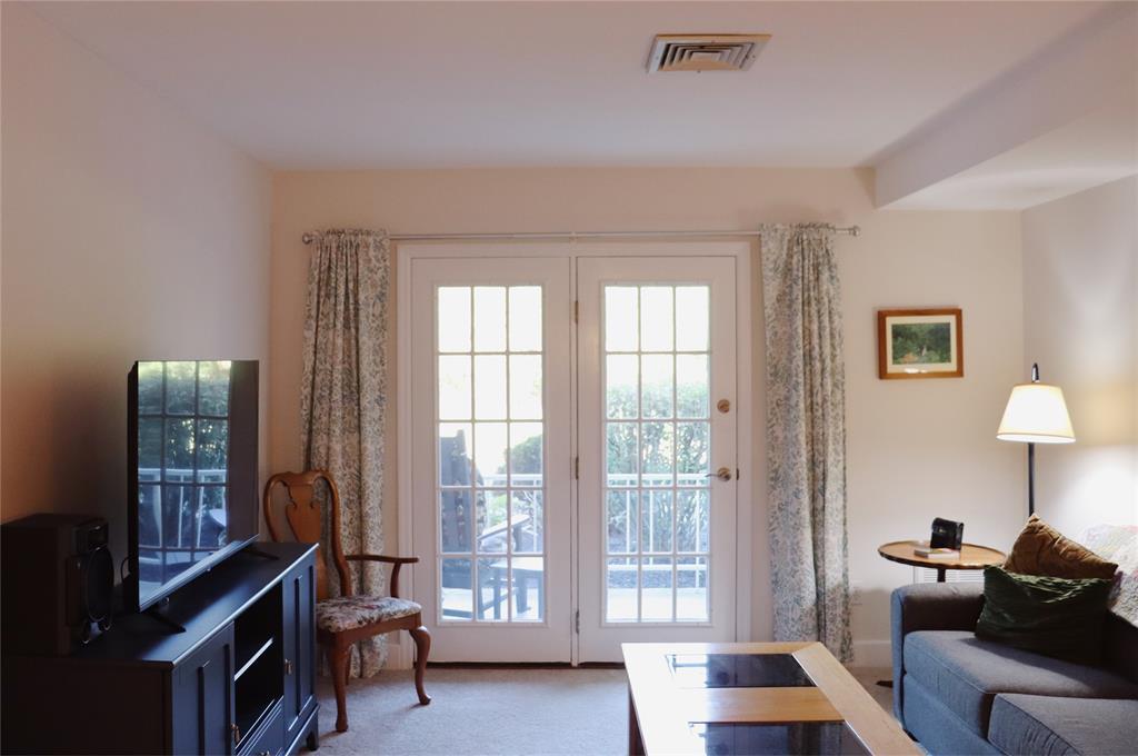 #2 photo, 75 Tivoli Gardens, Red Hook , NY 12583