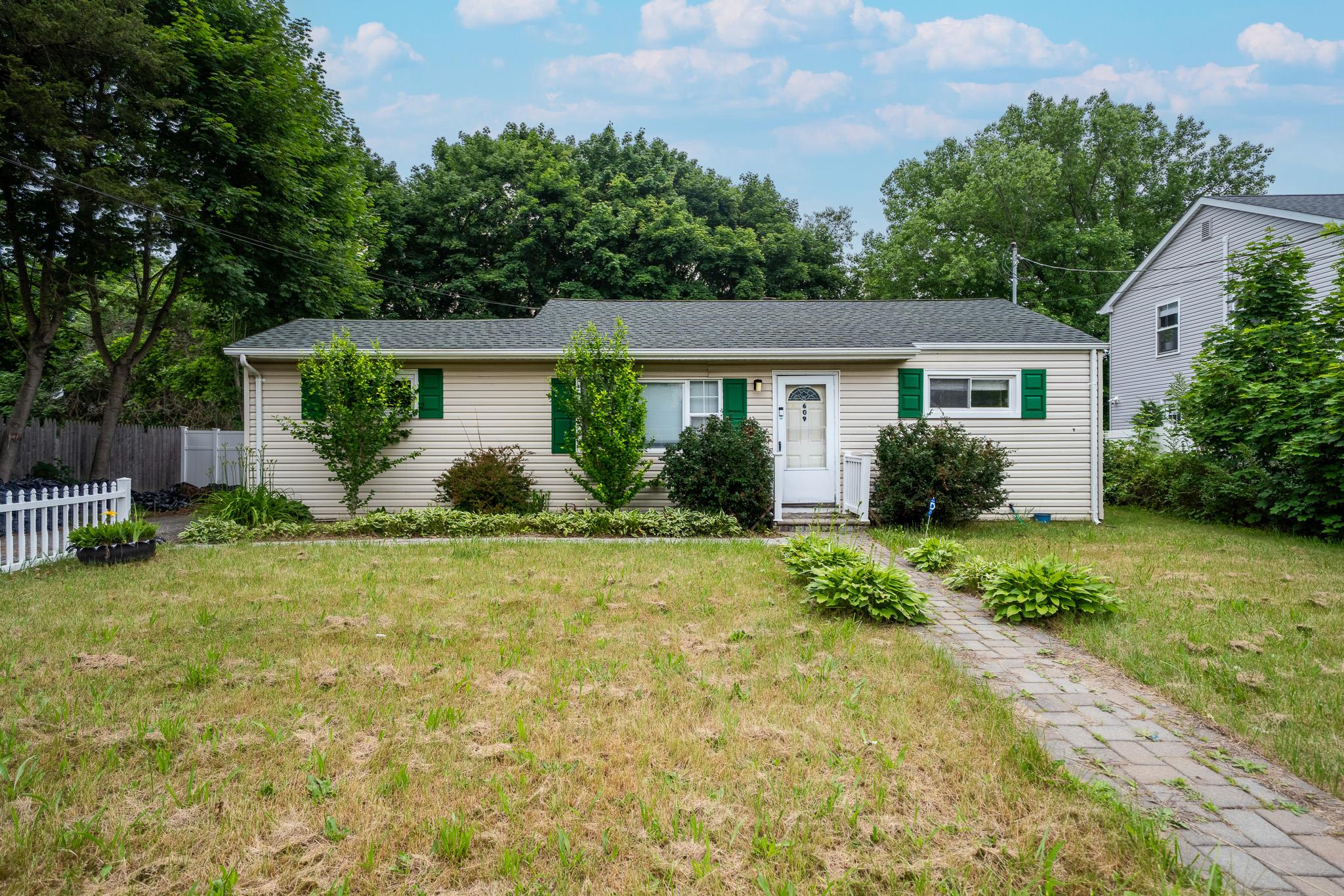 #1 photo, 609 Michigan Avenue, Bellport , NY 11713