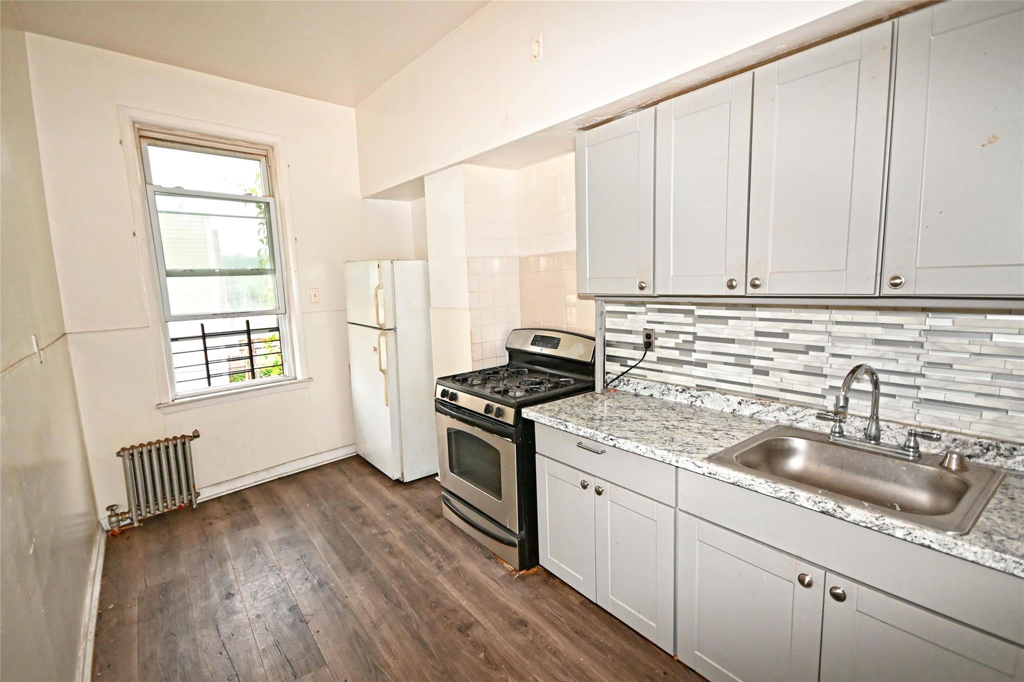 #4 photo, 8231 Woodhaven Boulevard, クイーンズ区 Glendale , NY 11385