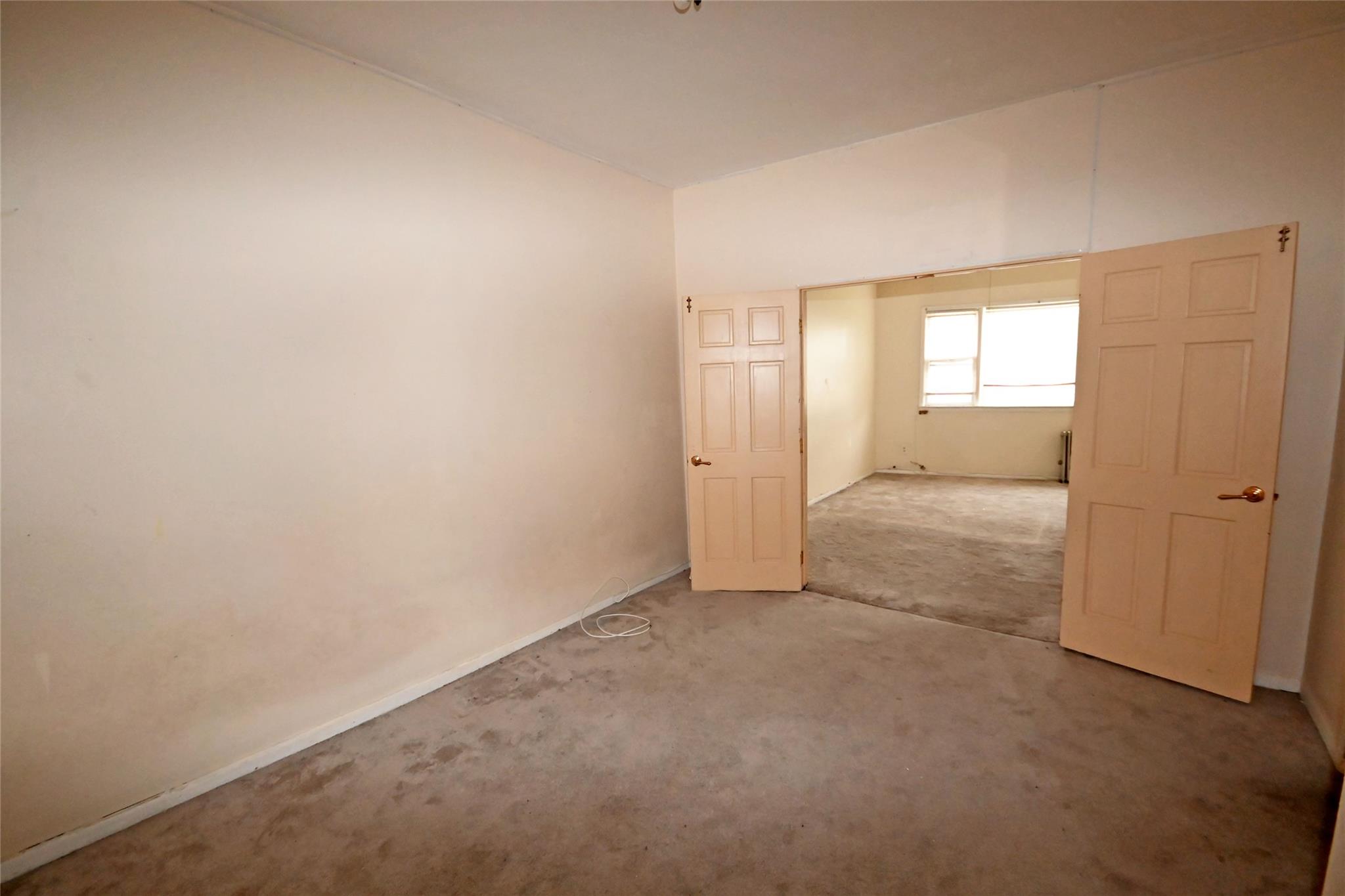 #5 photo, 8231 Woodhaven Boulevard, クイーンズ区 Glendale , NY 11385