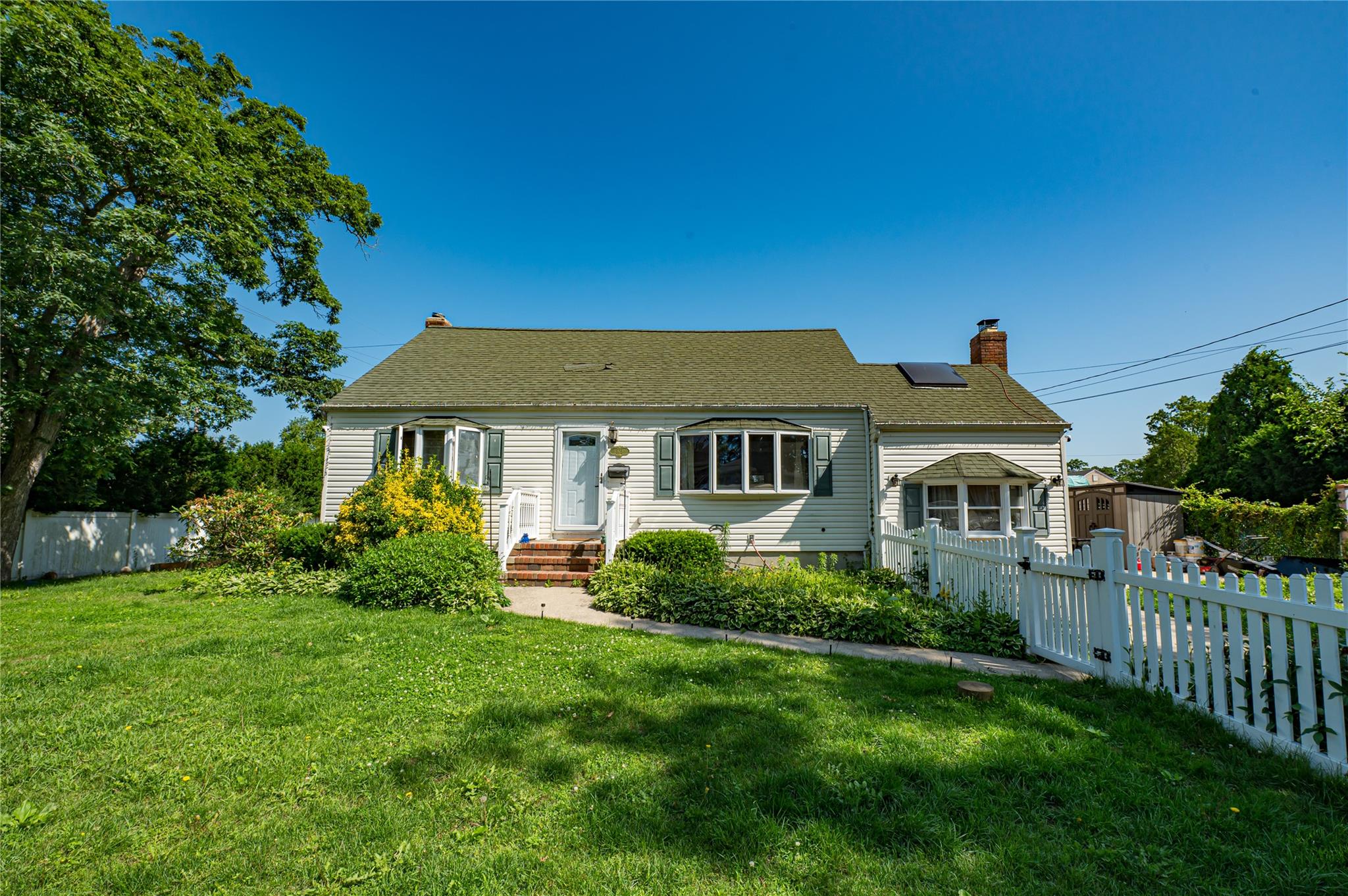 #1 photo, 805 Arlington Road, West Babylon , NY 11704