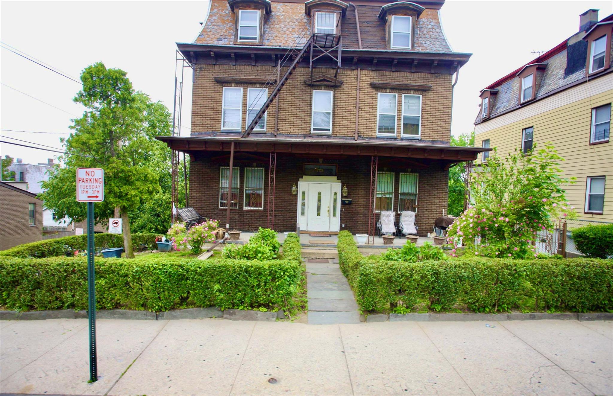 #2 photo, 223 Warburton Avenue, Yonkers , NY 10701