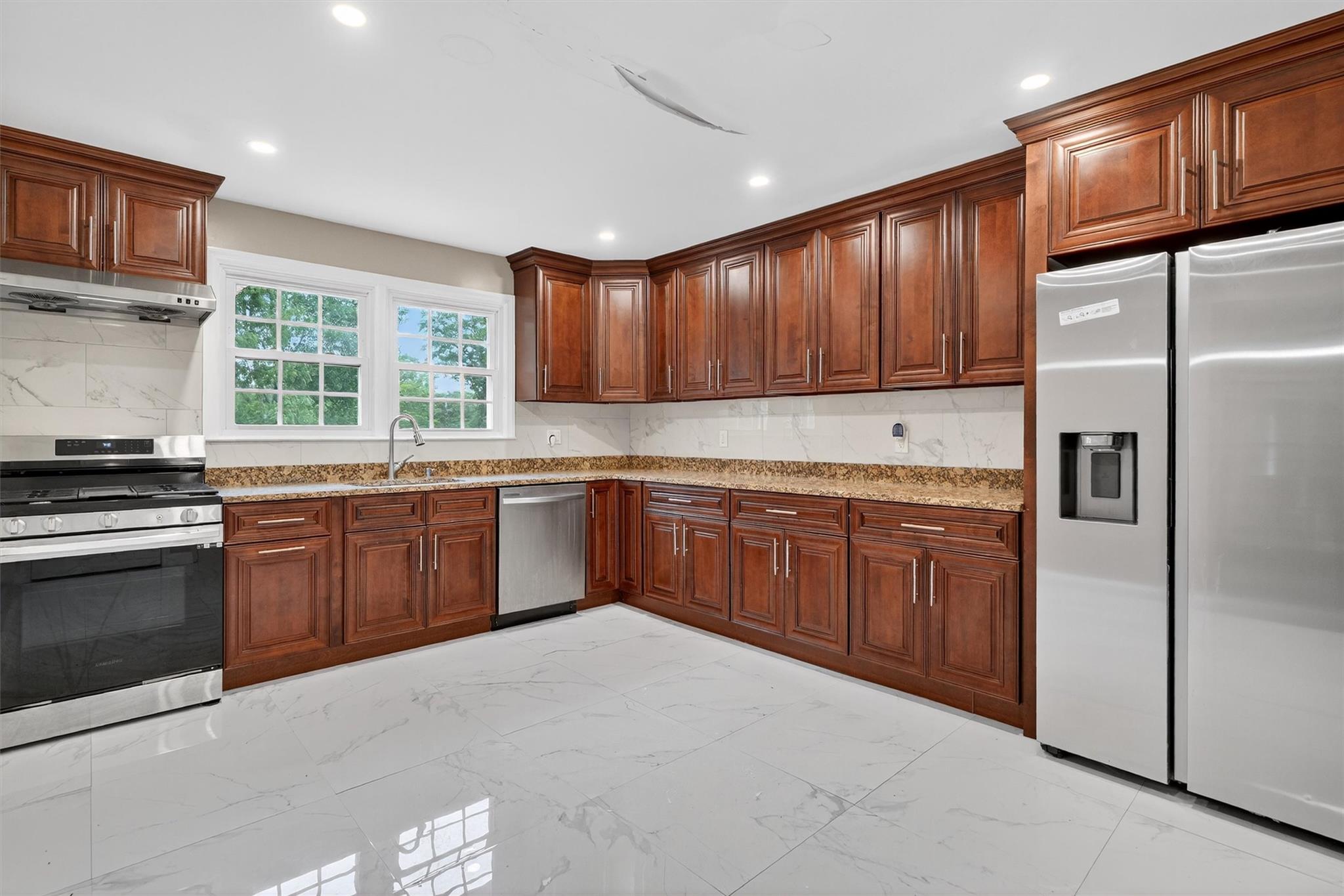 #18 photo, 210 Parrott Road, West Nyack , NY 10994