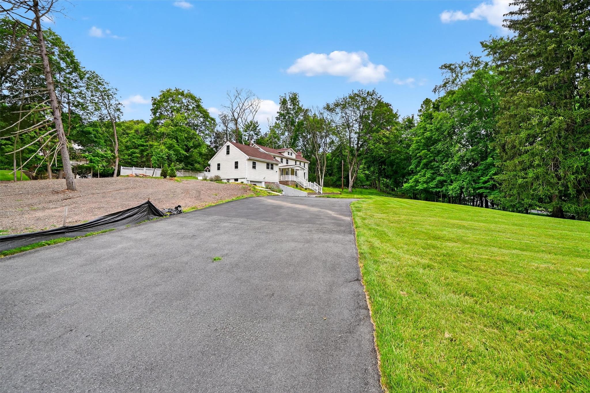 #2 photo, 210 Parrott Road, West Nyack , NY 10994