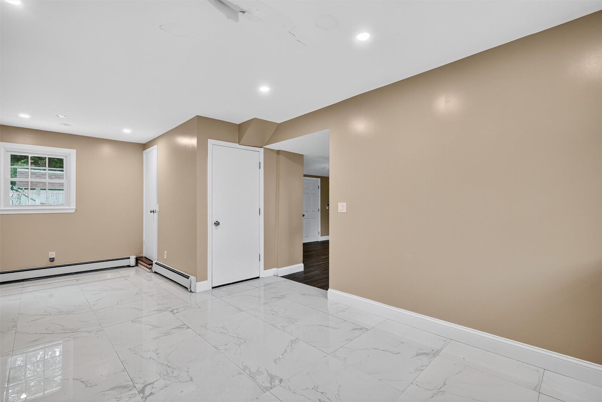 #20 photo, 210 Parrott Road, West Nyack , NY 10994