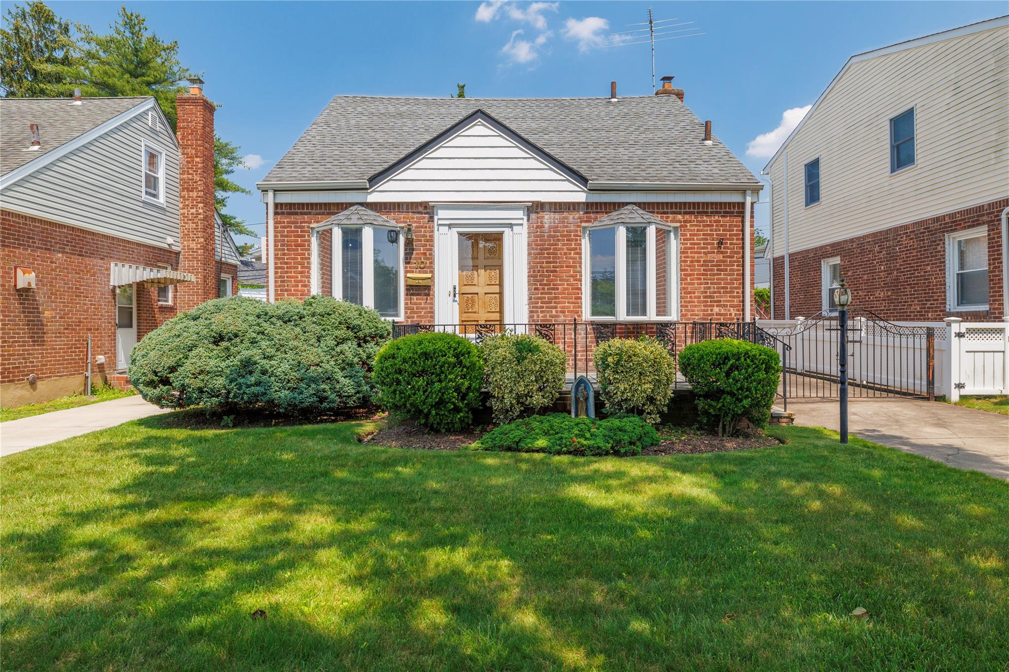 #1 photo, 10 Wilton Street, ناسو New Hyde Park , NY 11040