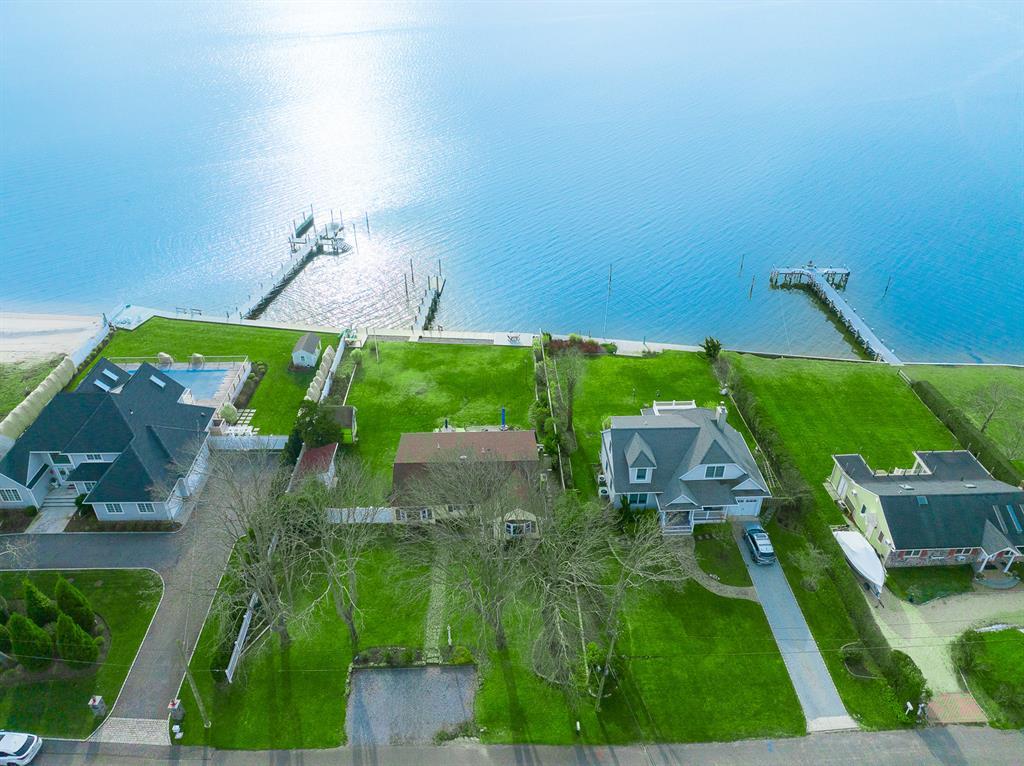 #1 photo, 8 Bay Street, 東長島 East Moriches , NY 11940