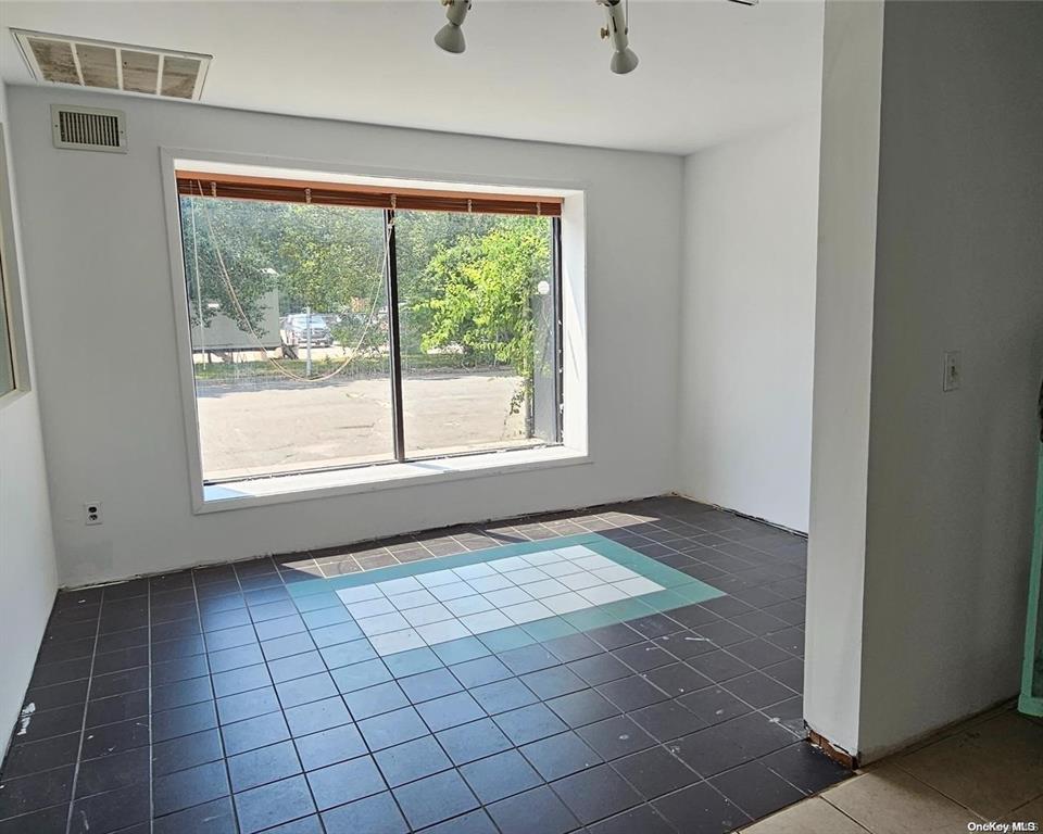 #5 photo, 427 Route 25A, サフォーク郡 Rocky Point , NY 11778