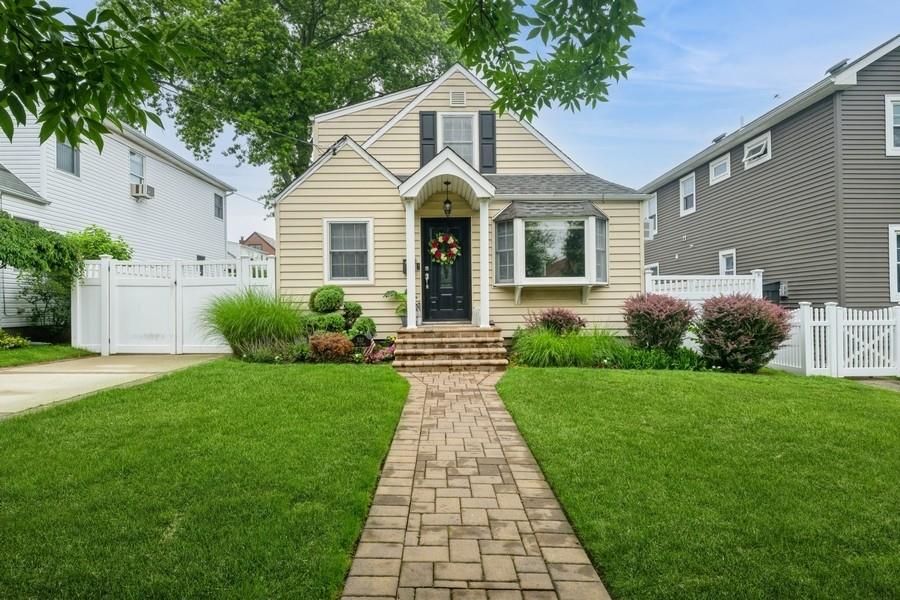 #1 photo, 532 7th Street, ناسو West Hempstead , NY 11552
