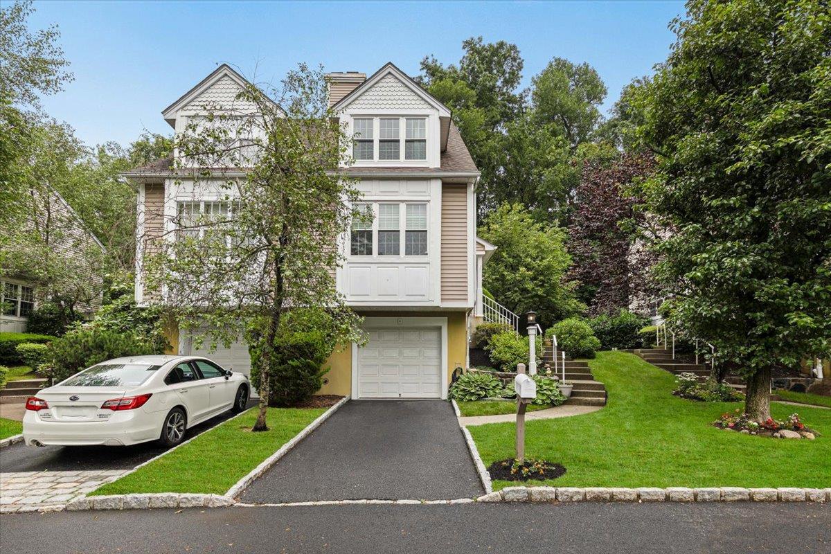 #1 photo, 12 Tall Tulip Lane, Yonkers , NY 10710