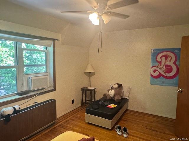 #11 photo, 33-42 70 Street, كوينز Jackson Heights , NY 11372