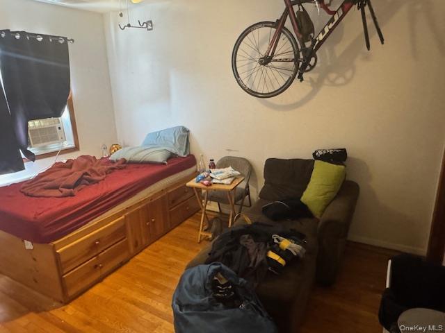 #12 photo, 33-42 70 Street, كوينز Jackson Heights , NY 11372