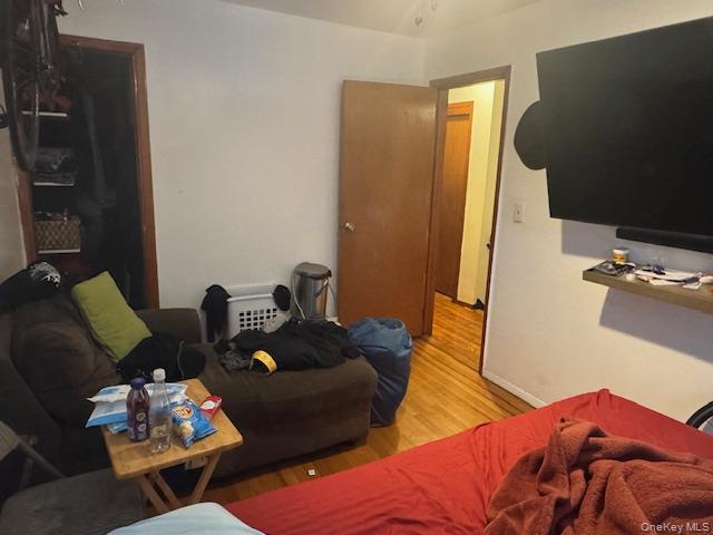 #13 photo, 33-42 70 Street, كوينز Jackson Heights , NY 11372