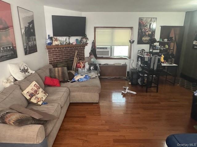 #8 photo, 33-42 70 Street, كوينز Jackson Heights , NY 11372