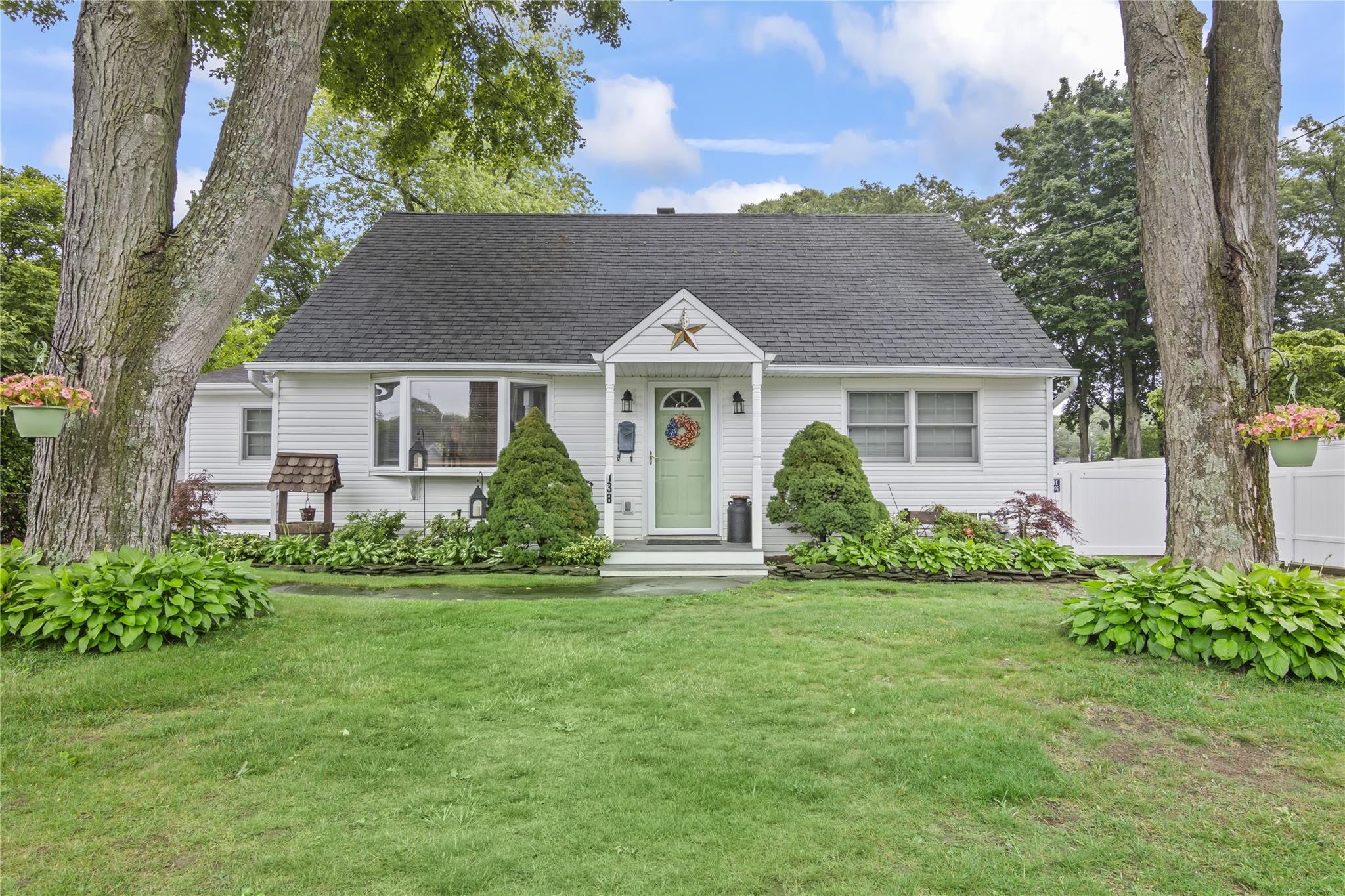 #1 photo, 138 Dawn Drive, سوفولك Centereach , NY 11720