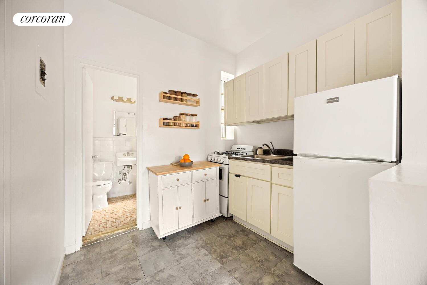 #5 photo, 421 E 82ND Street, マンハッタン Yorkville , NY 10028