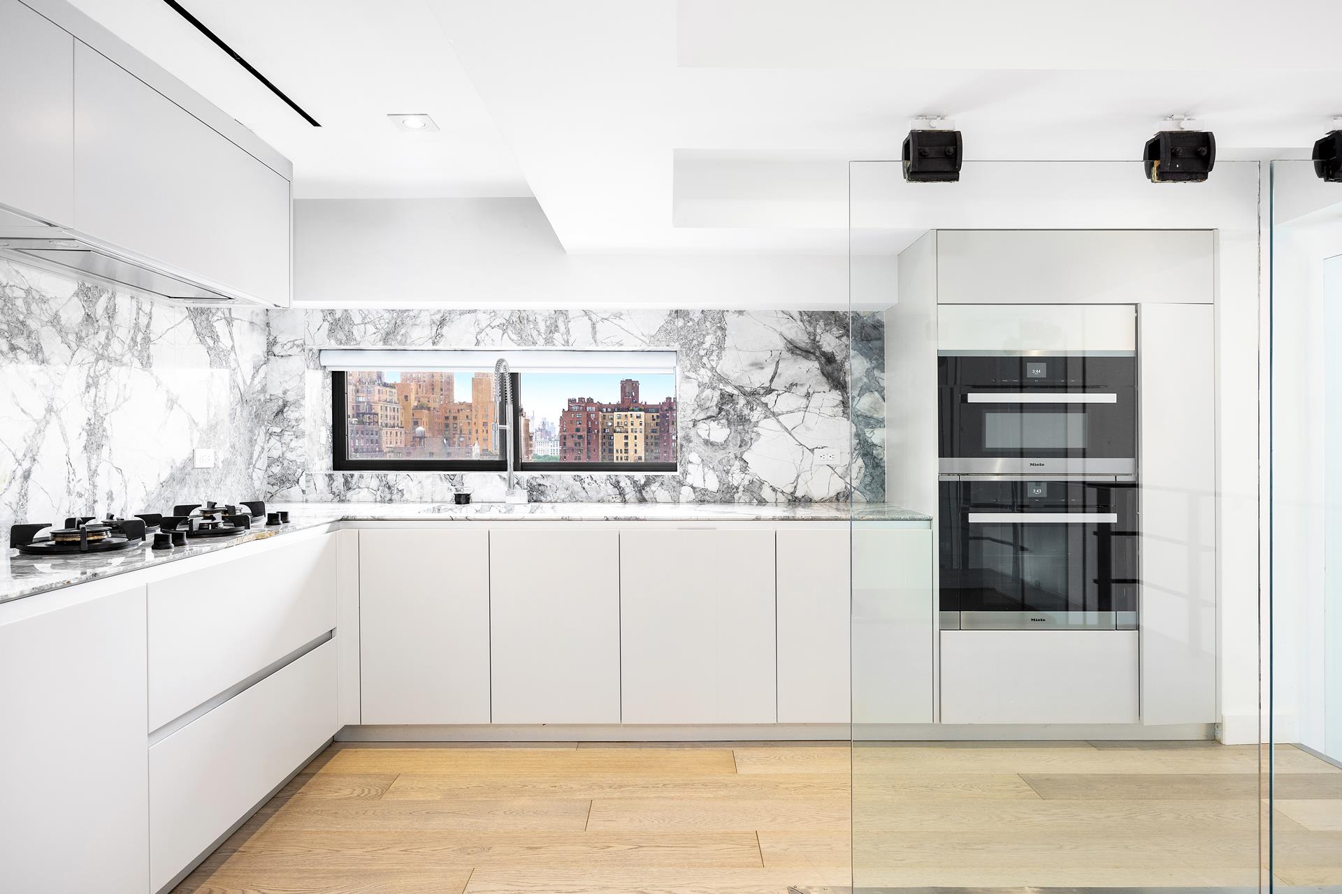 #17 photo, 135 W 70TH Street, マンハッタン Lincoln Square , NY 10023