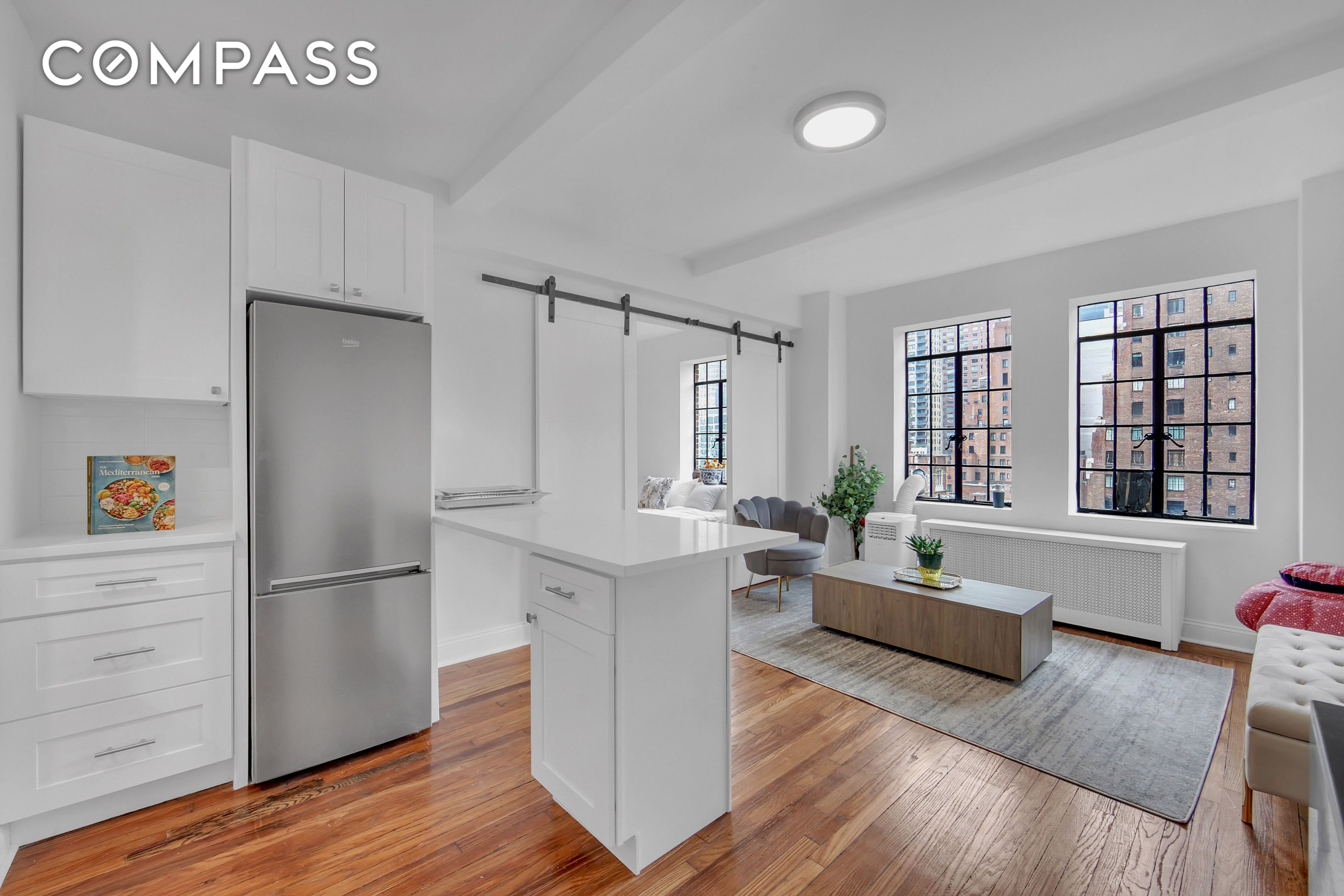 #1 photo, 25 Tudor City Place, Murray Hill , NY 10017