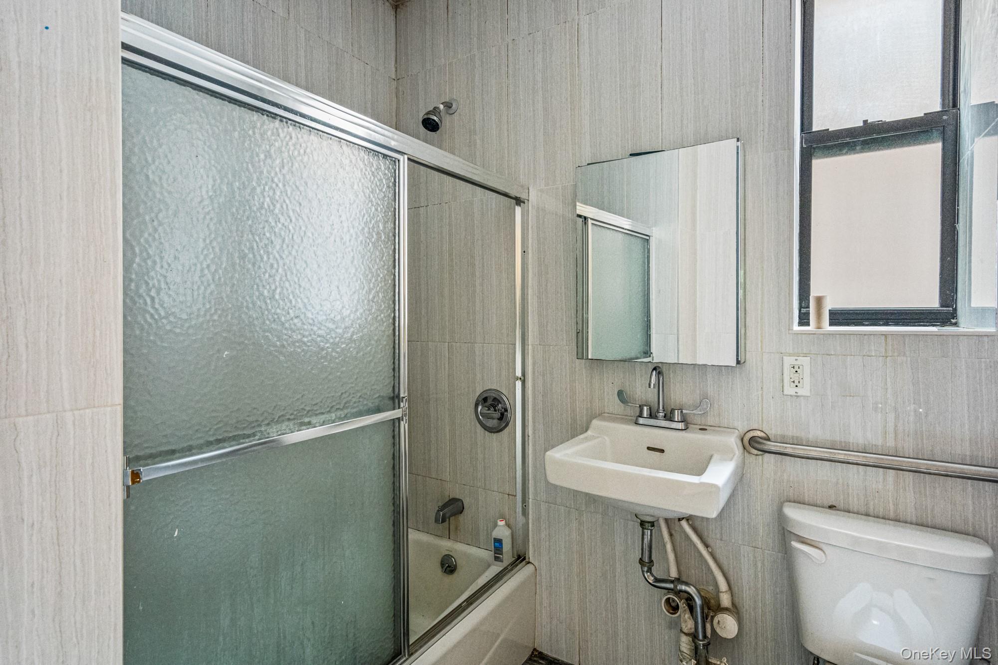 #12 photo, 100-15 34th Avenue, クイーンズ区 Corona , NY 11368