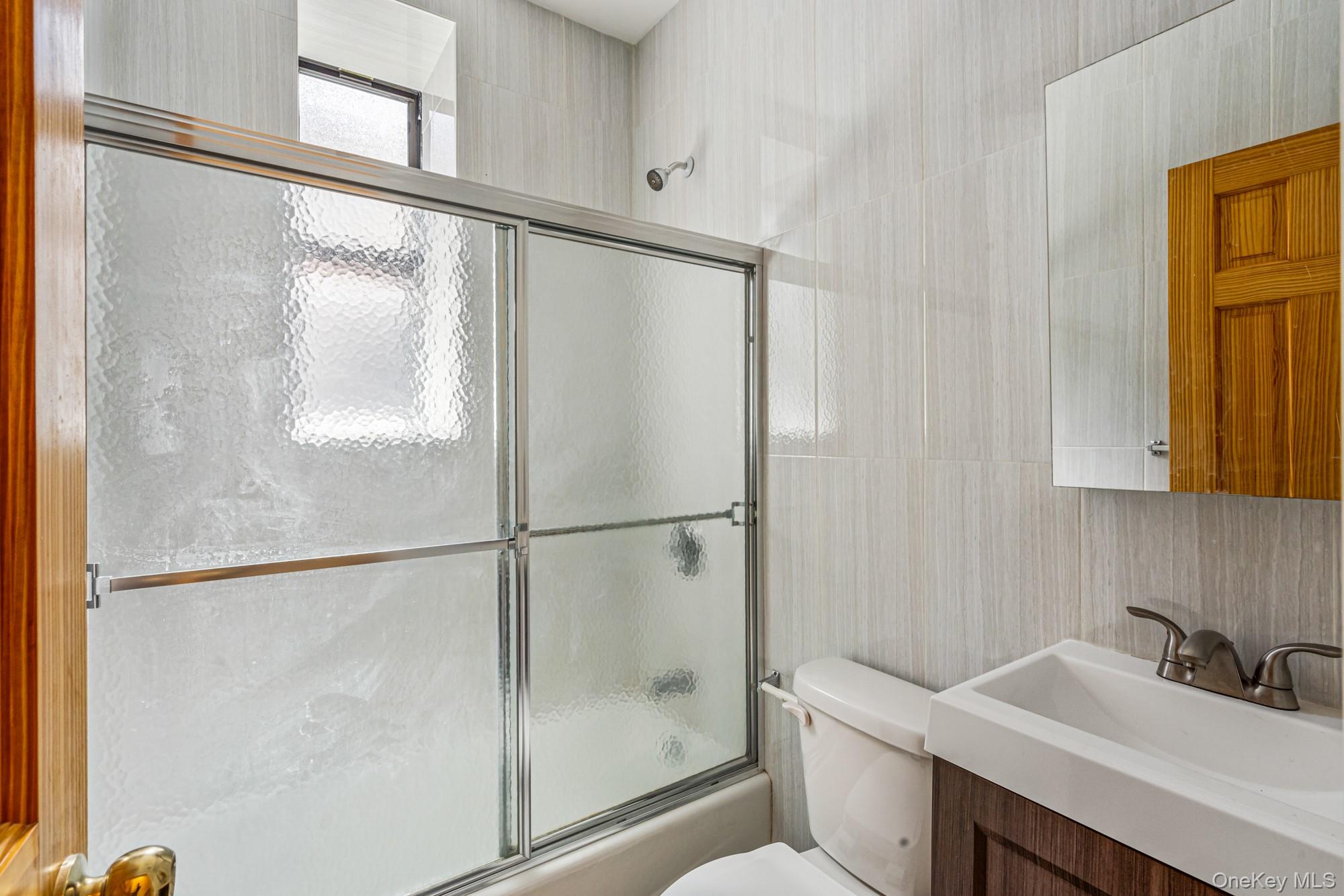 #13 photo, 100-15 34th Avenue, クイーンズ区 Corona , NY 11368