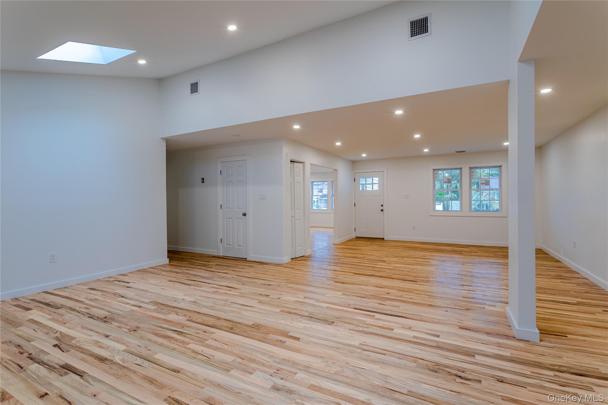 #10 photo, 23 Waterford Drive, Wheatley Heights , NY 11798