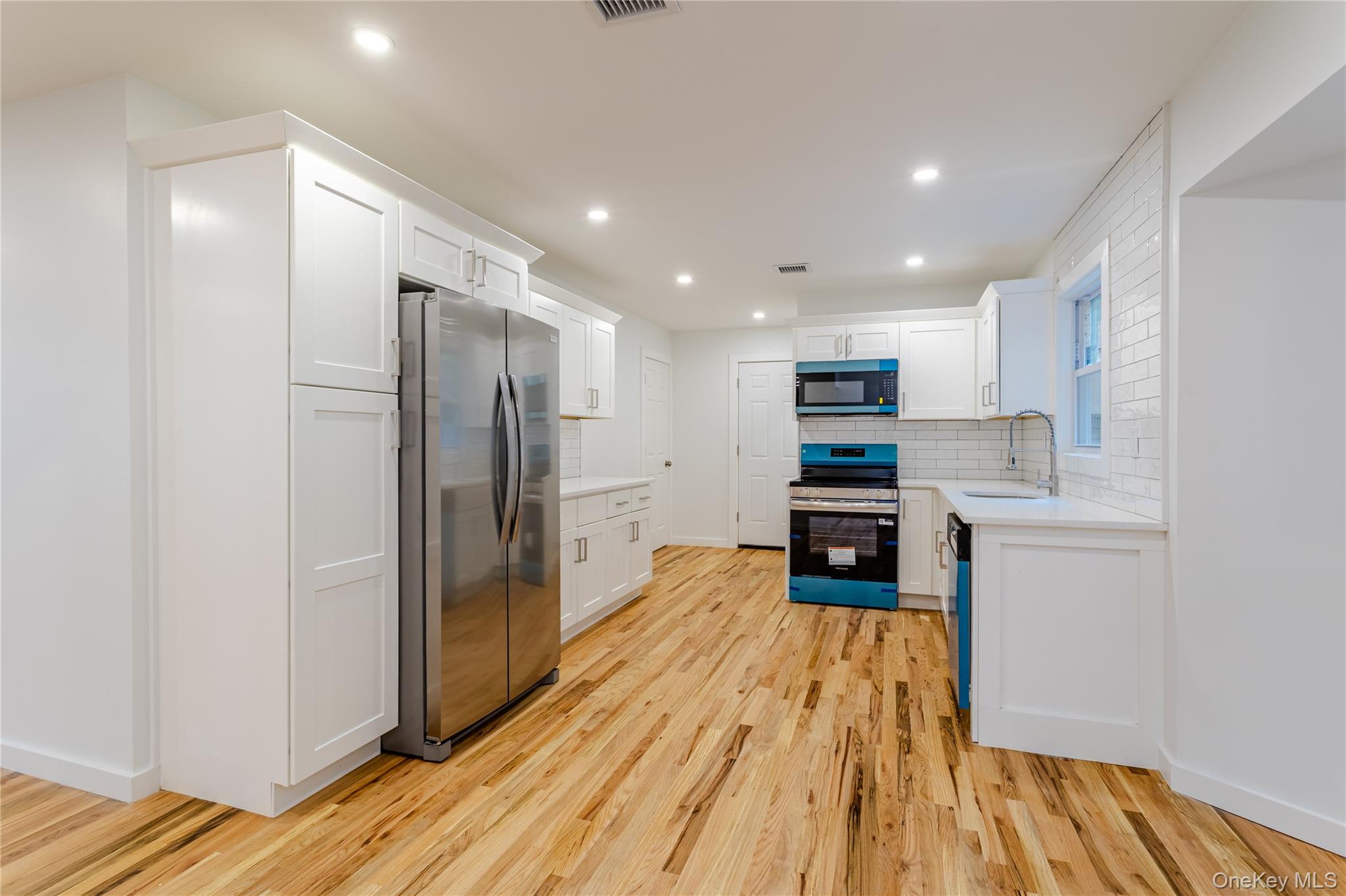 #14 photo, 23 Waterford Drive, Wheatley Heights , NY 11798