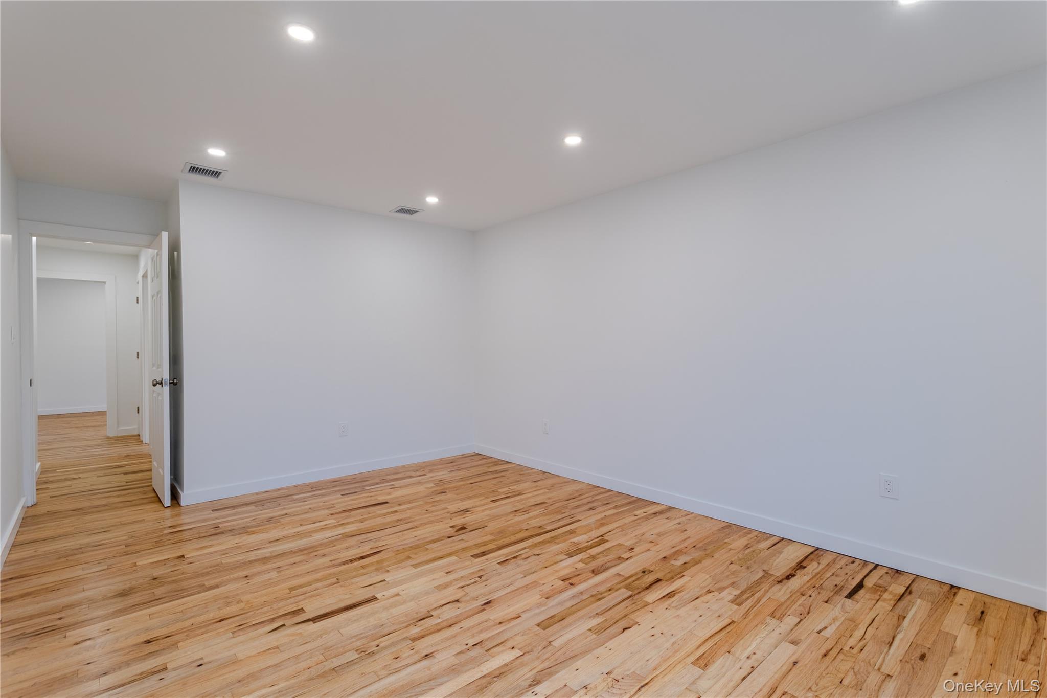 #19 photo, 23 Waterford Drive, Wheatley Heights , NY 11798