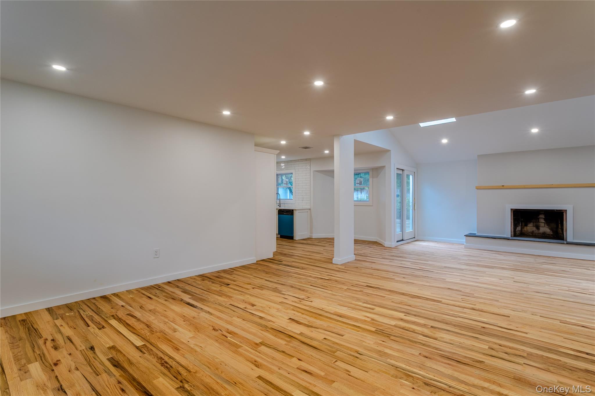 #2 photo, 23 Waterford Drive, Wheatley Heights , NY 11798