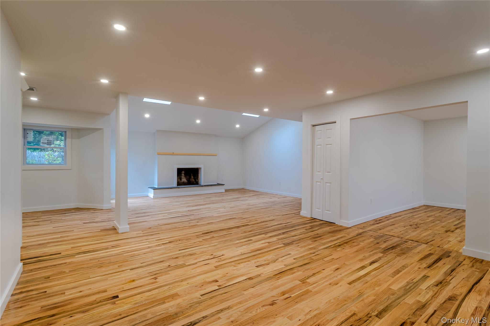 #4 photo, 23 Waterford Drive, Wheatley Heights , NY 11798