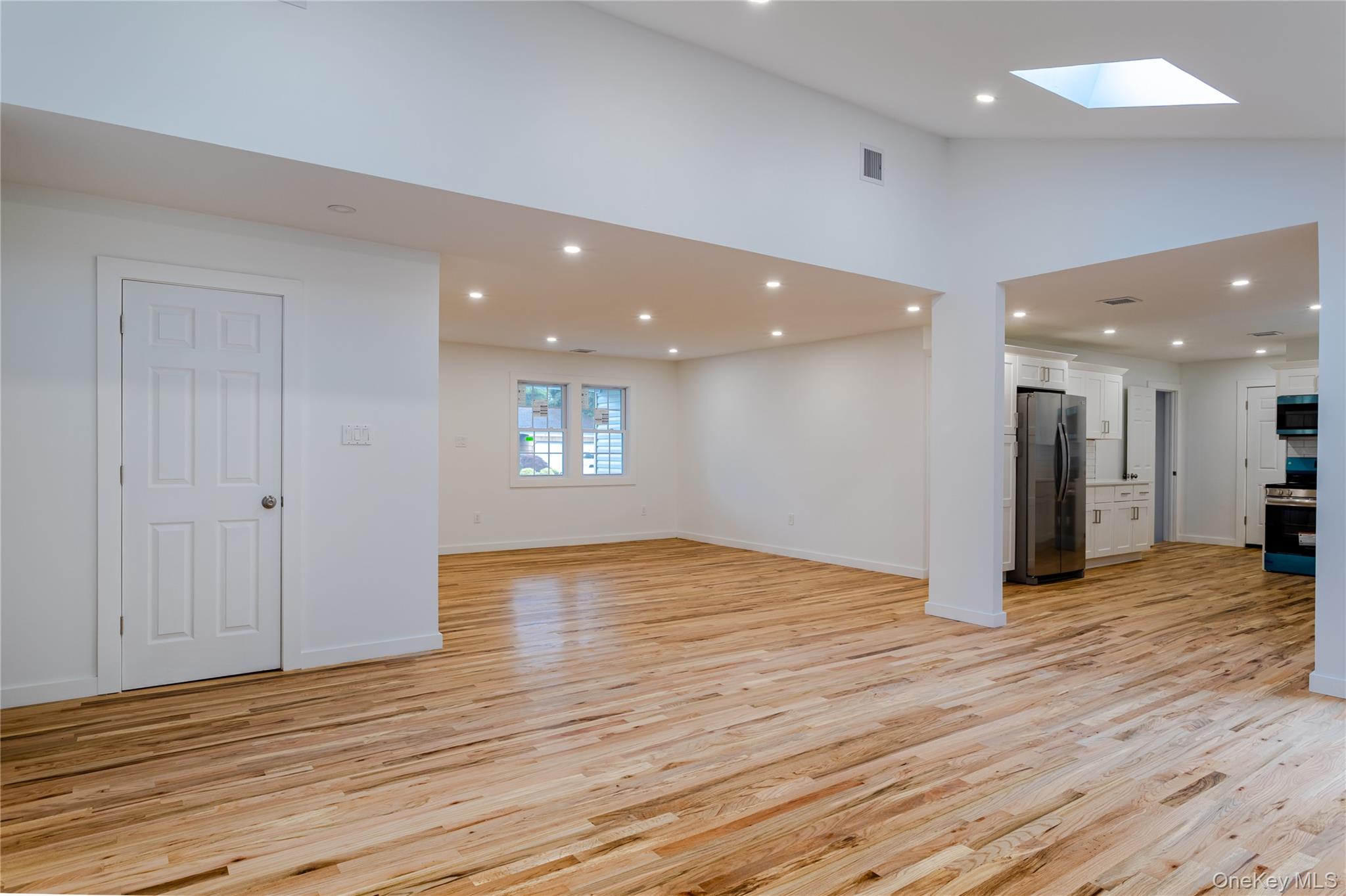 #6 photo, 23 Waterford Drive, Wheatley Heights , NY 11798