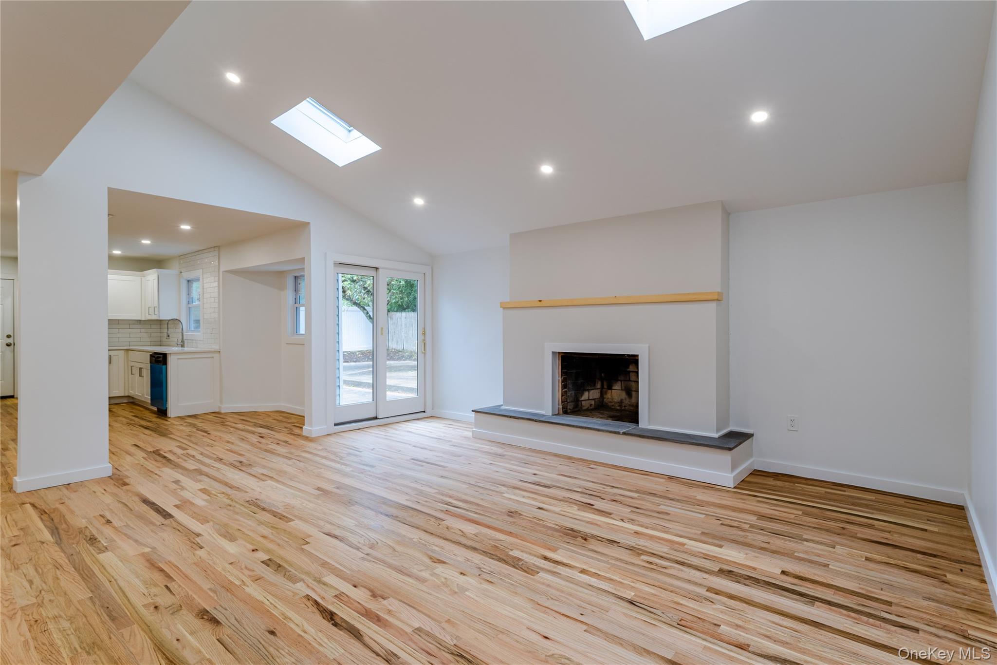 #8 photo, 23 Waterford Drive, Wheatley Heights , NY 11798