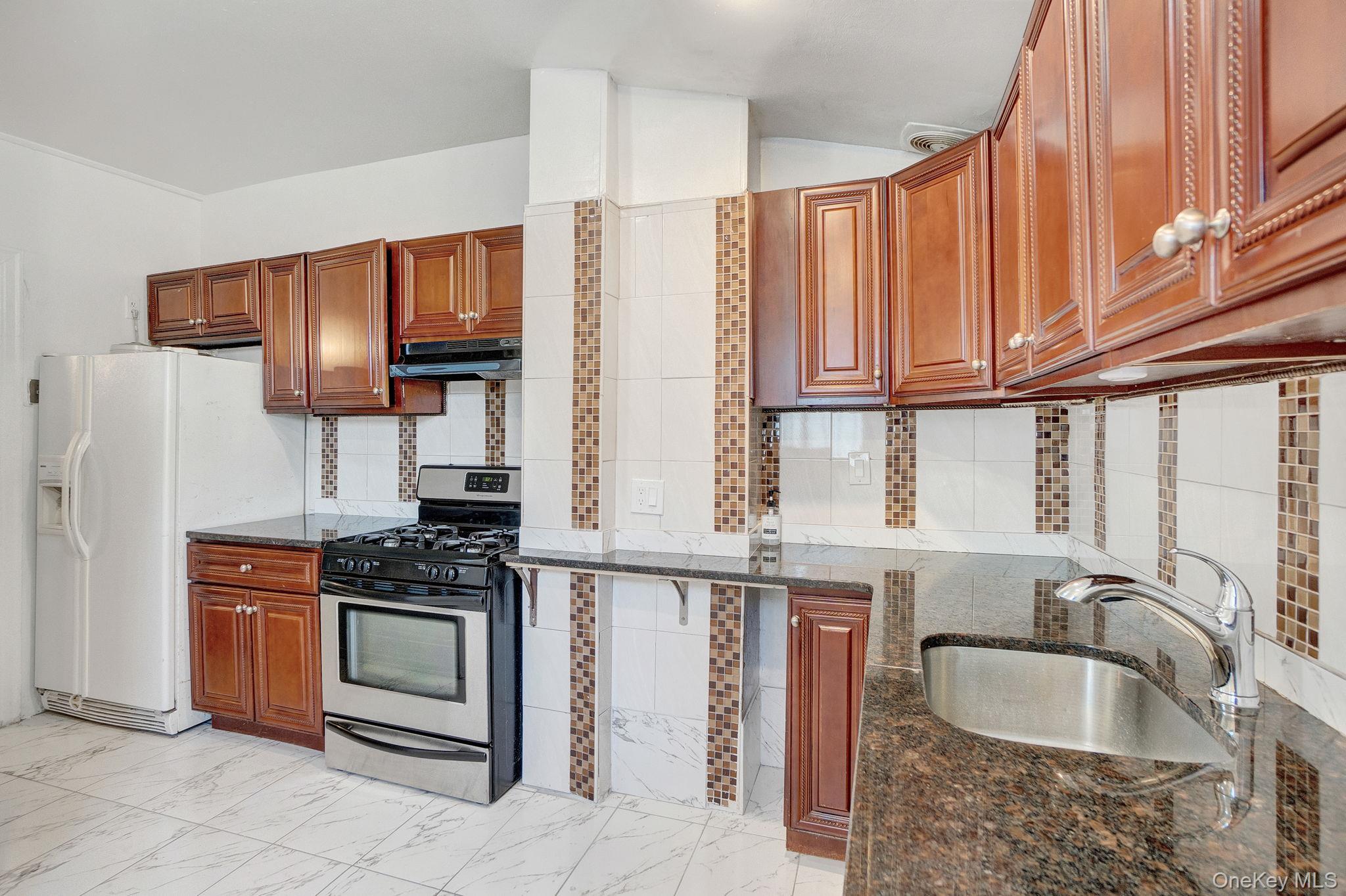 #10 photo, 90-31 185TH Street, クイーンズ区 Hollis , NY 11423