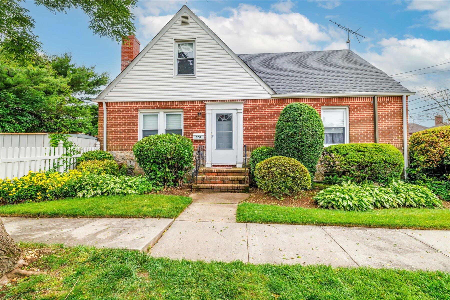 #1 photo, 360 Foch Boulevard, ناسو Mineola , NY 11501