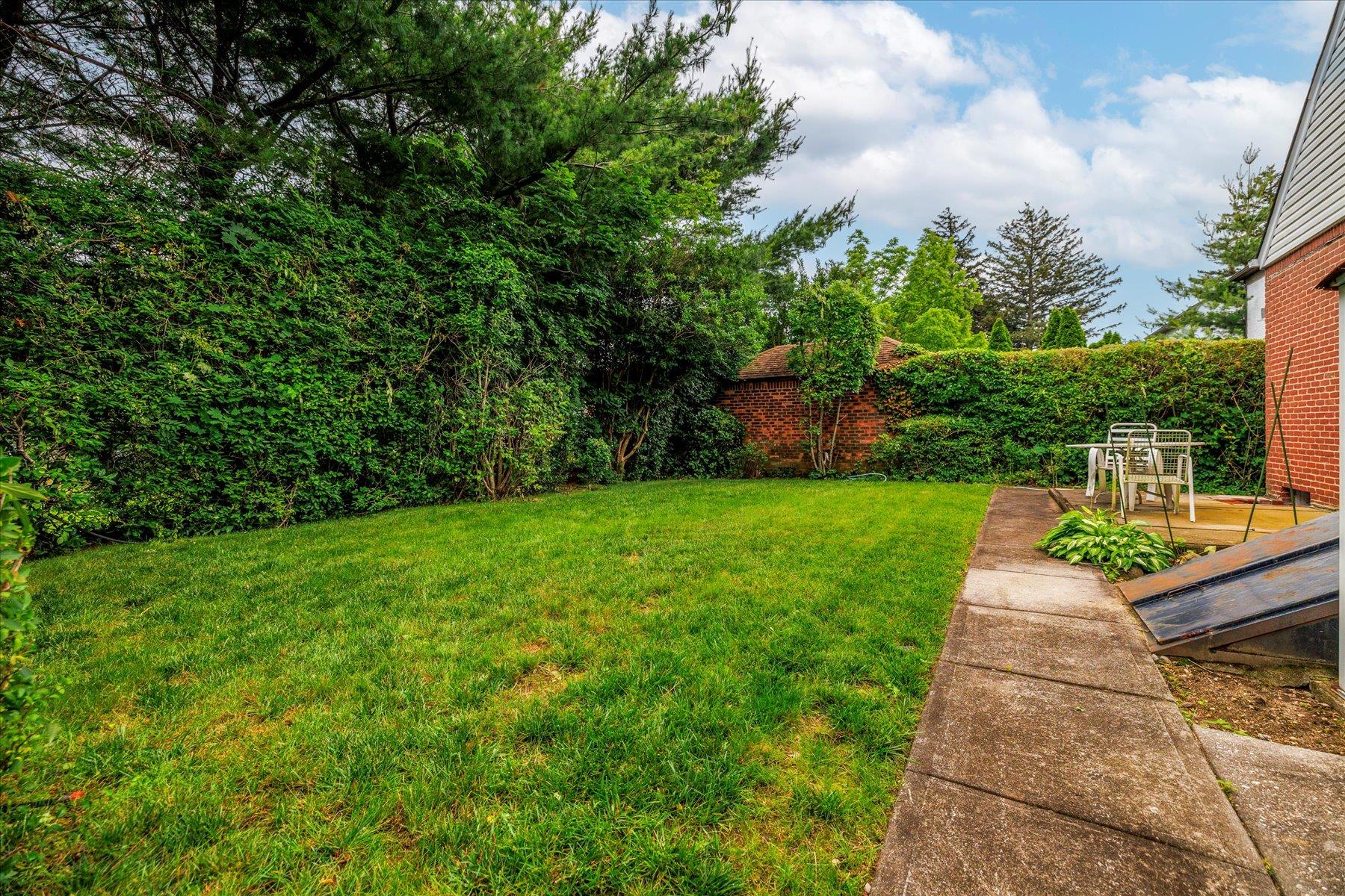 #17 photo, 360 Foch Boulevard, Mineola , NY 11501